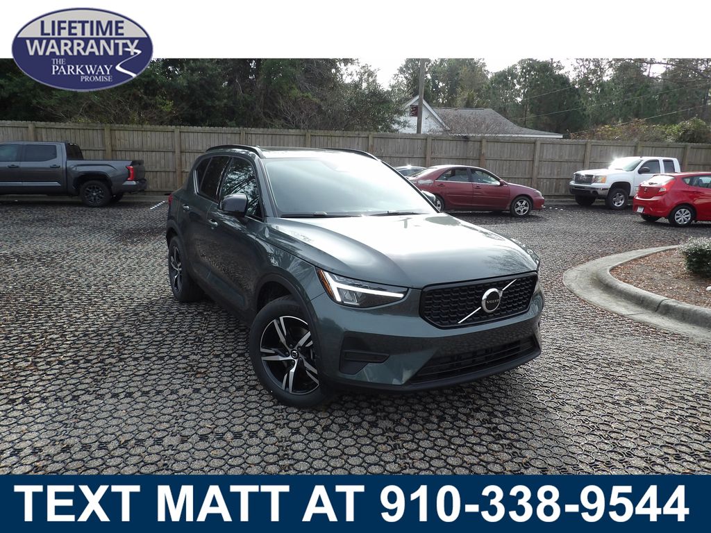 2026 Volvo XC40 Core