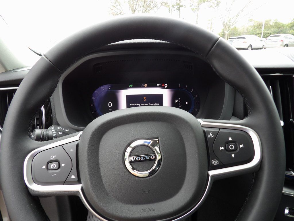 2025 Volvo XC60 Core - Photo 21