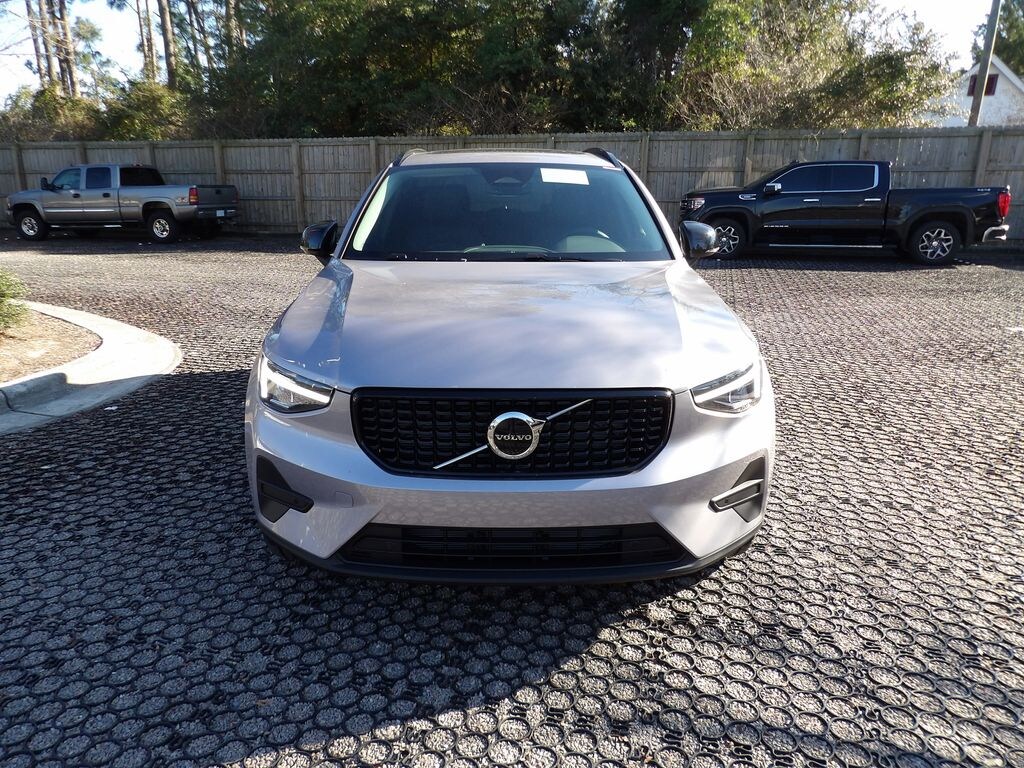 New 2026 Volvo XC40 B5 Core SUV