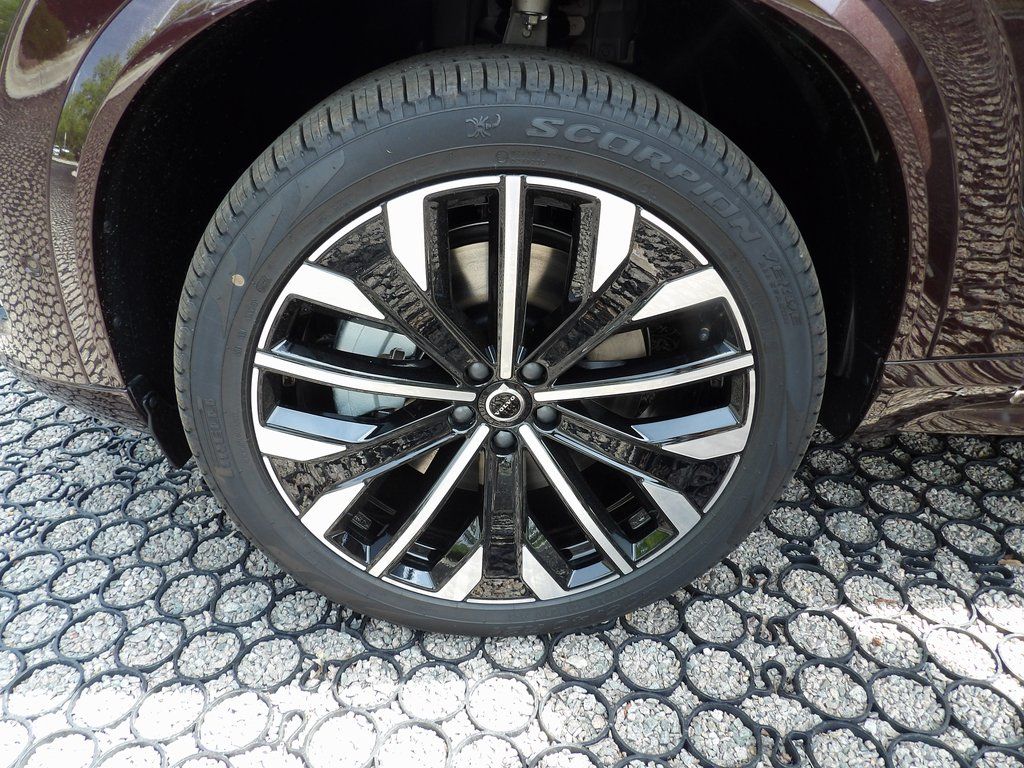 2025 Volvo XC90 Plus - Photo 33