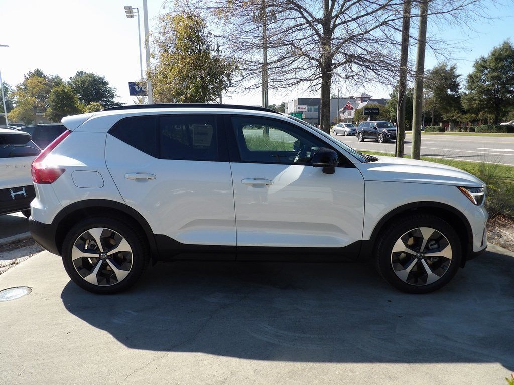 New 2026 Volvo XC40 B5 Plus SUV