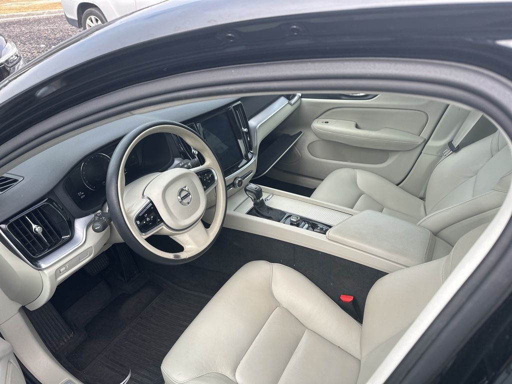 2019 Volvo S60 T5 Momentum photo 4