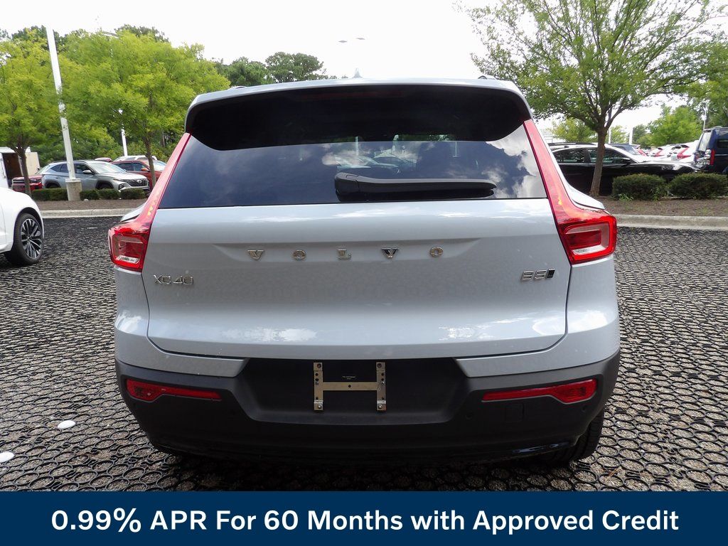 2026 Volvo XC40 Plus - Photo 7