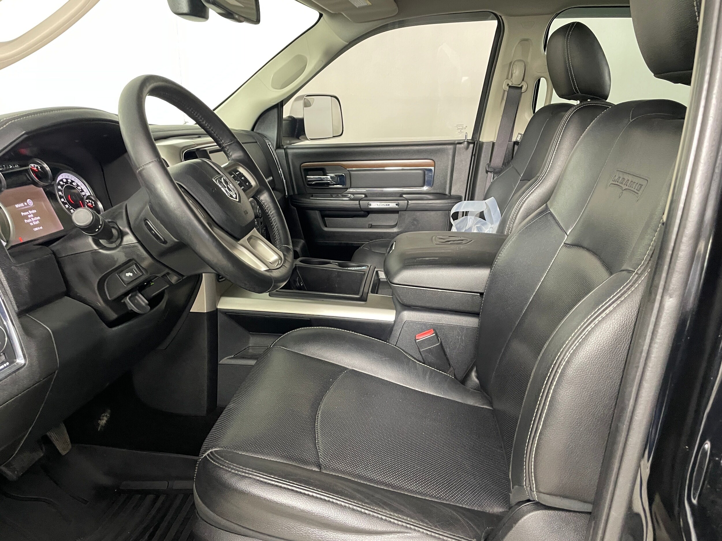 2015 Ram 1500 Laramie photo 2