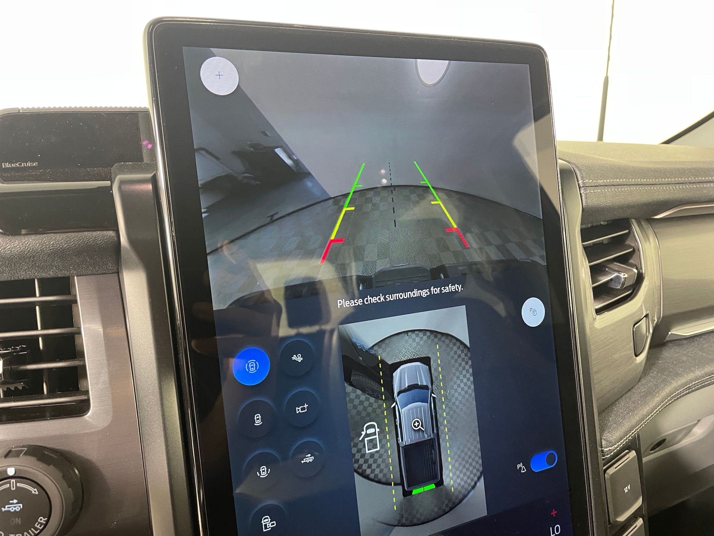 2025 Ford F-150 Lightning Flash - Photo 8