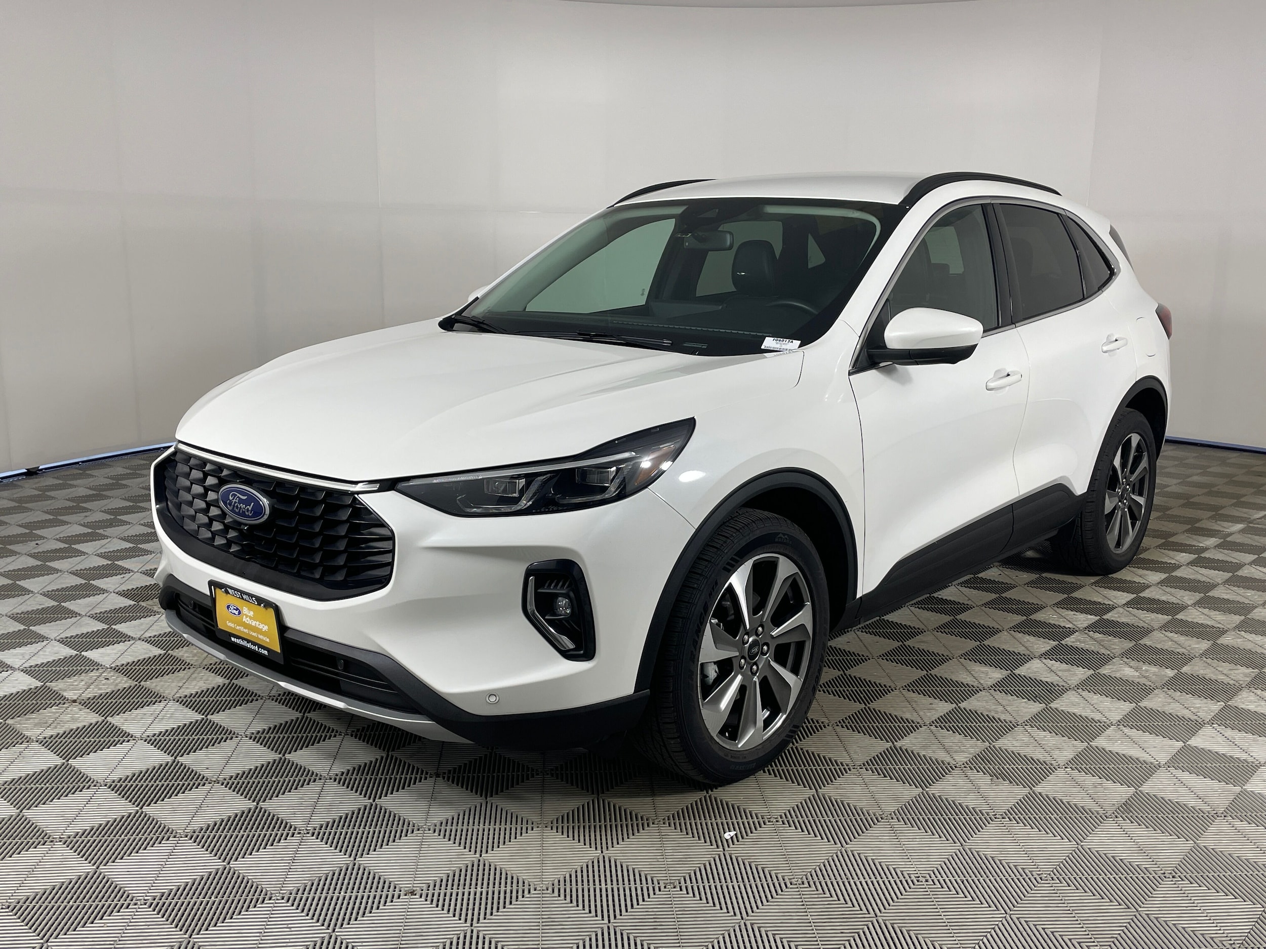 2023 Ford Escape Platinum AWD Hybrid's photo