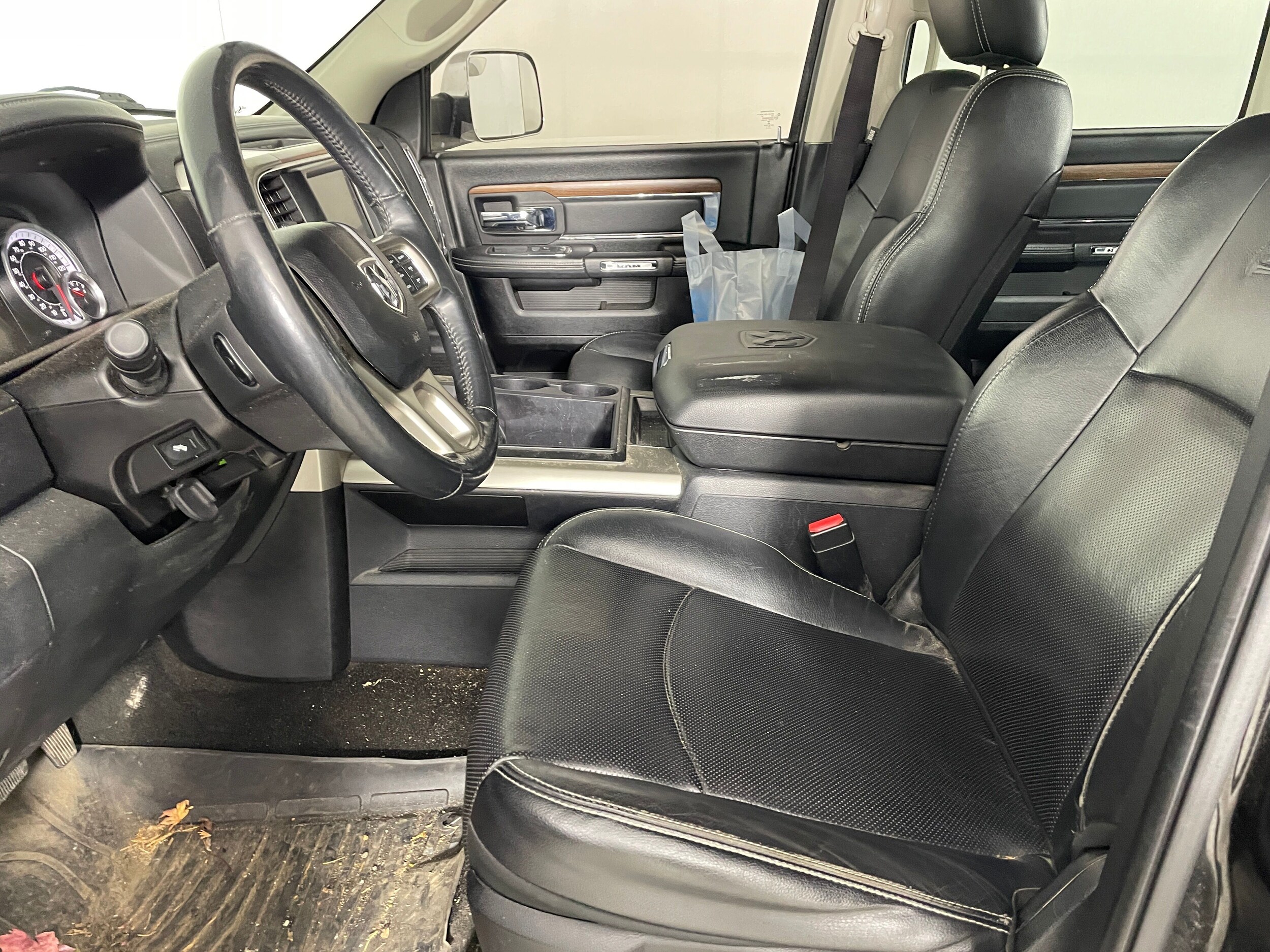 2015 Ram 1500 Laramie photo 2