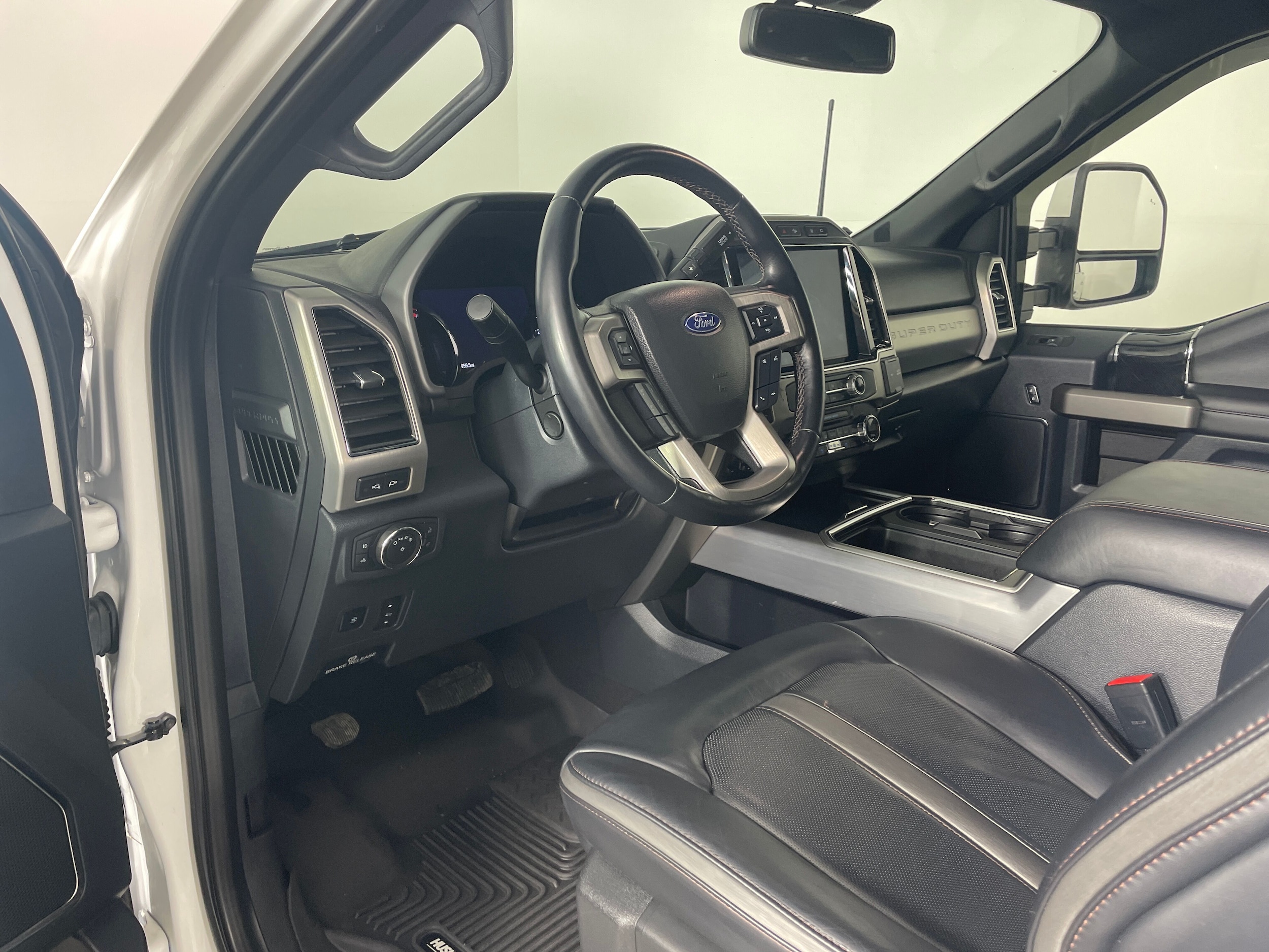 2022 Ford F-350 Platinum photo 2