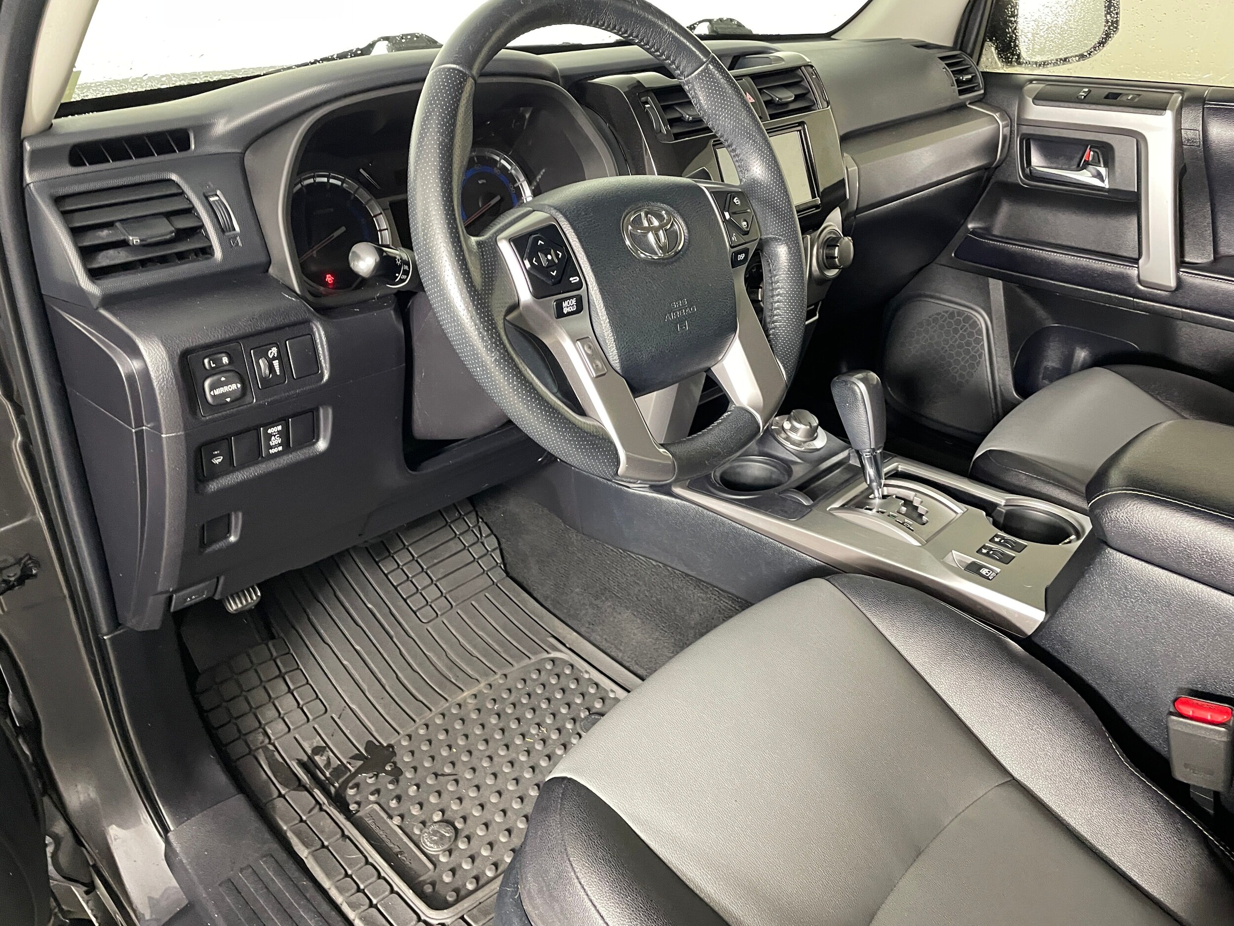 2018 Toyota 4Runner SR5 Premium photo 3