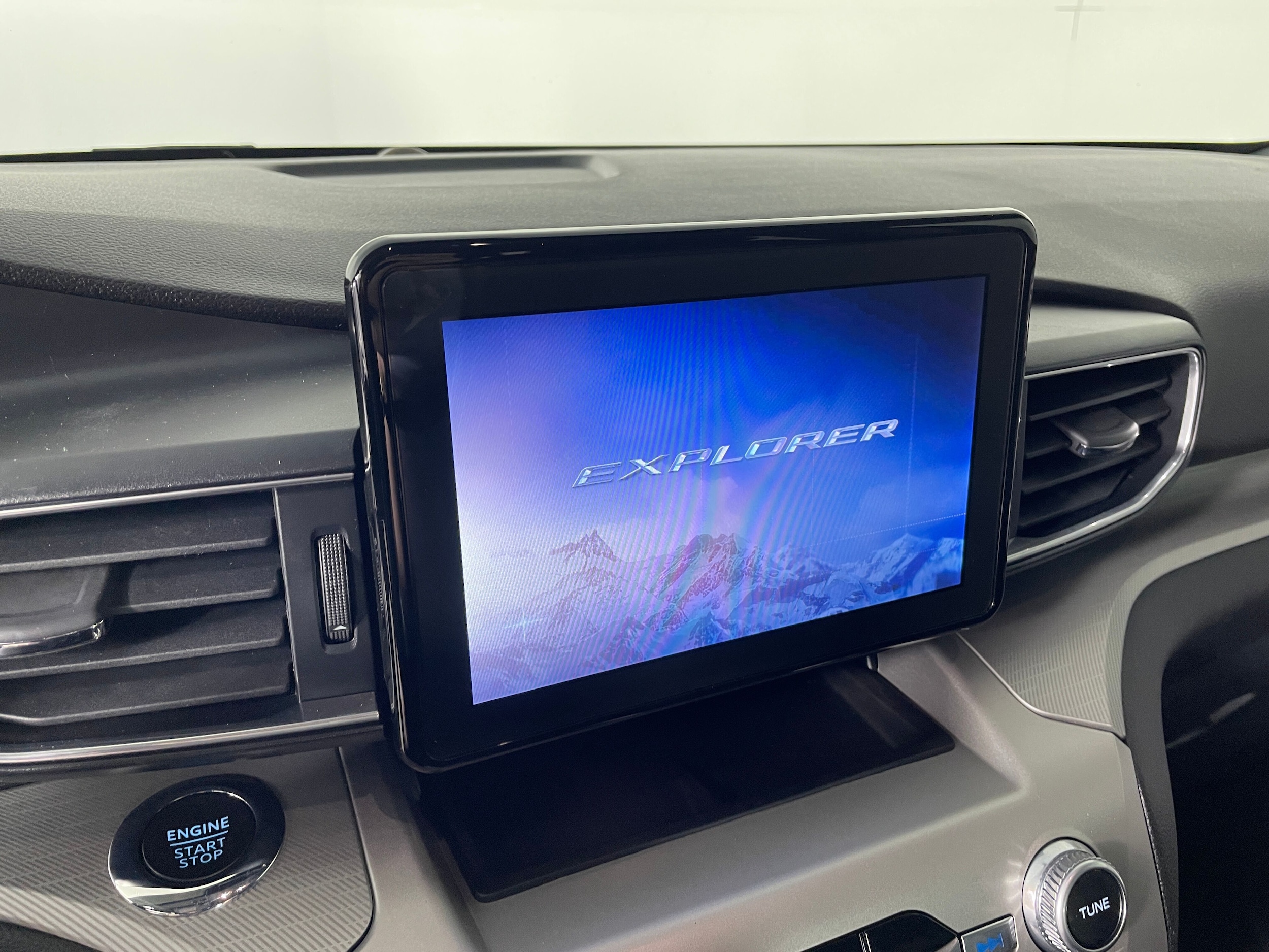 2022 Ford Explorer XLT photo 3