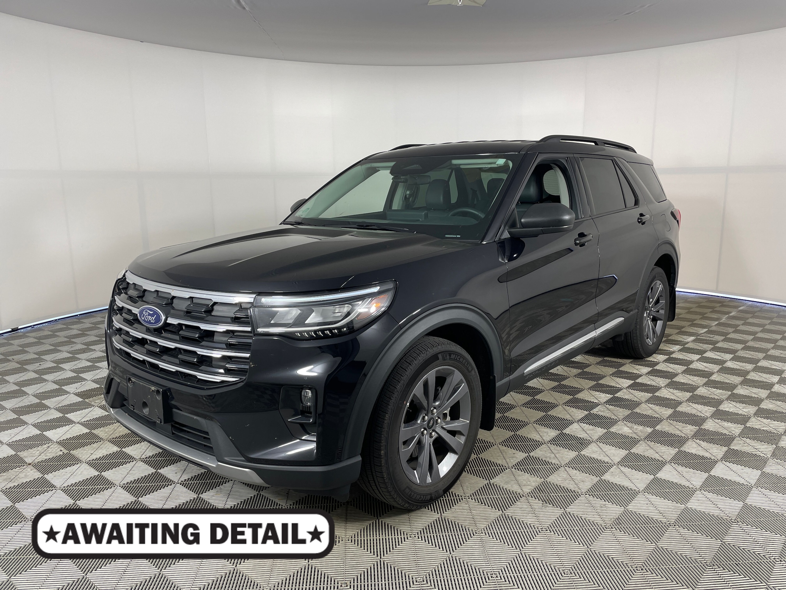 2025 Ford Explorer Active 4WD (PL535)'s photo