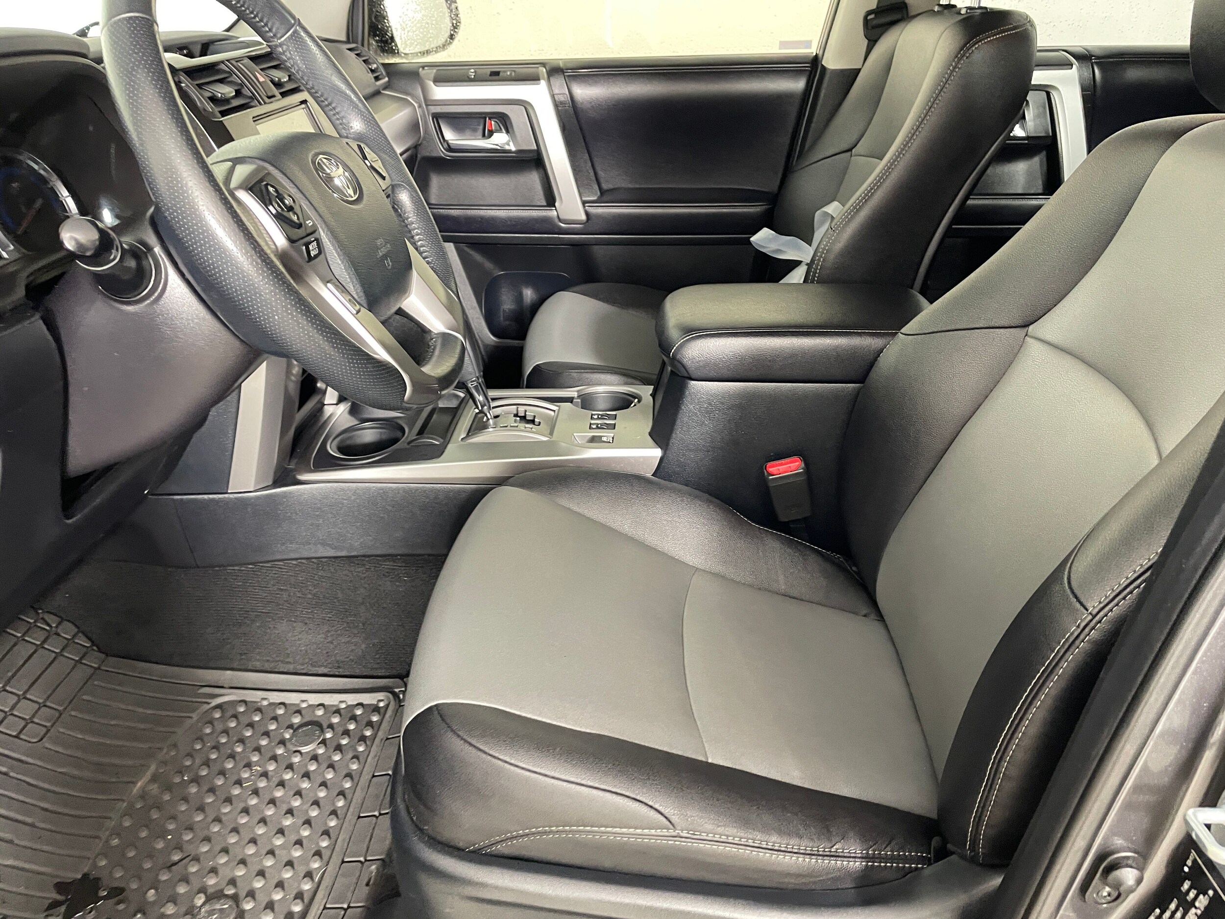 2018 Toyota 4Runner SR5 Premium photo 2