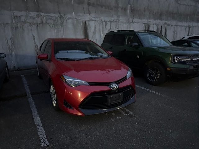 2017 Toyota Corolla LE photo 2