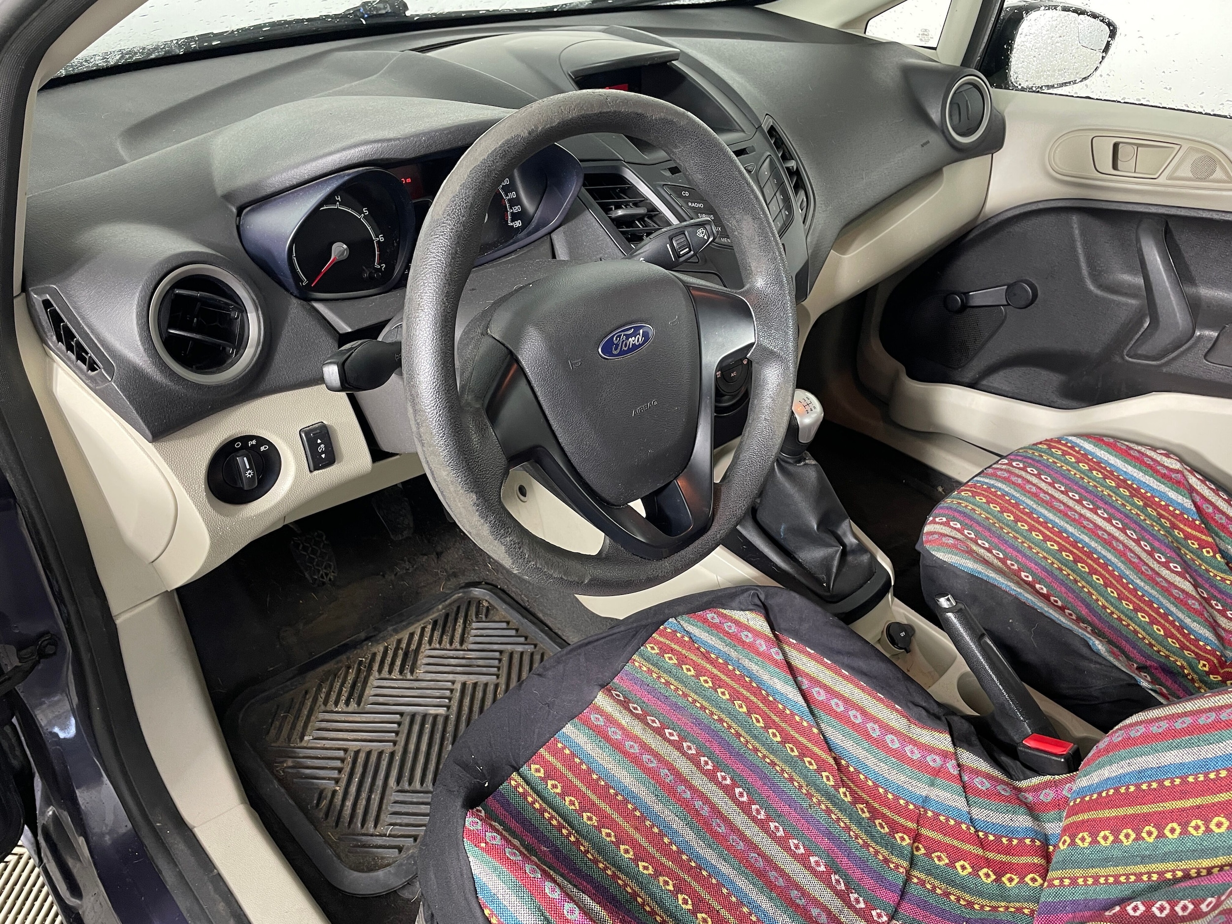 2013 Ford Fiesta S photo 3