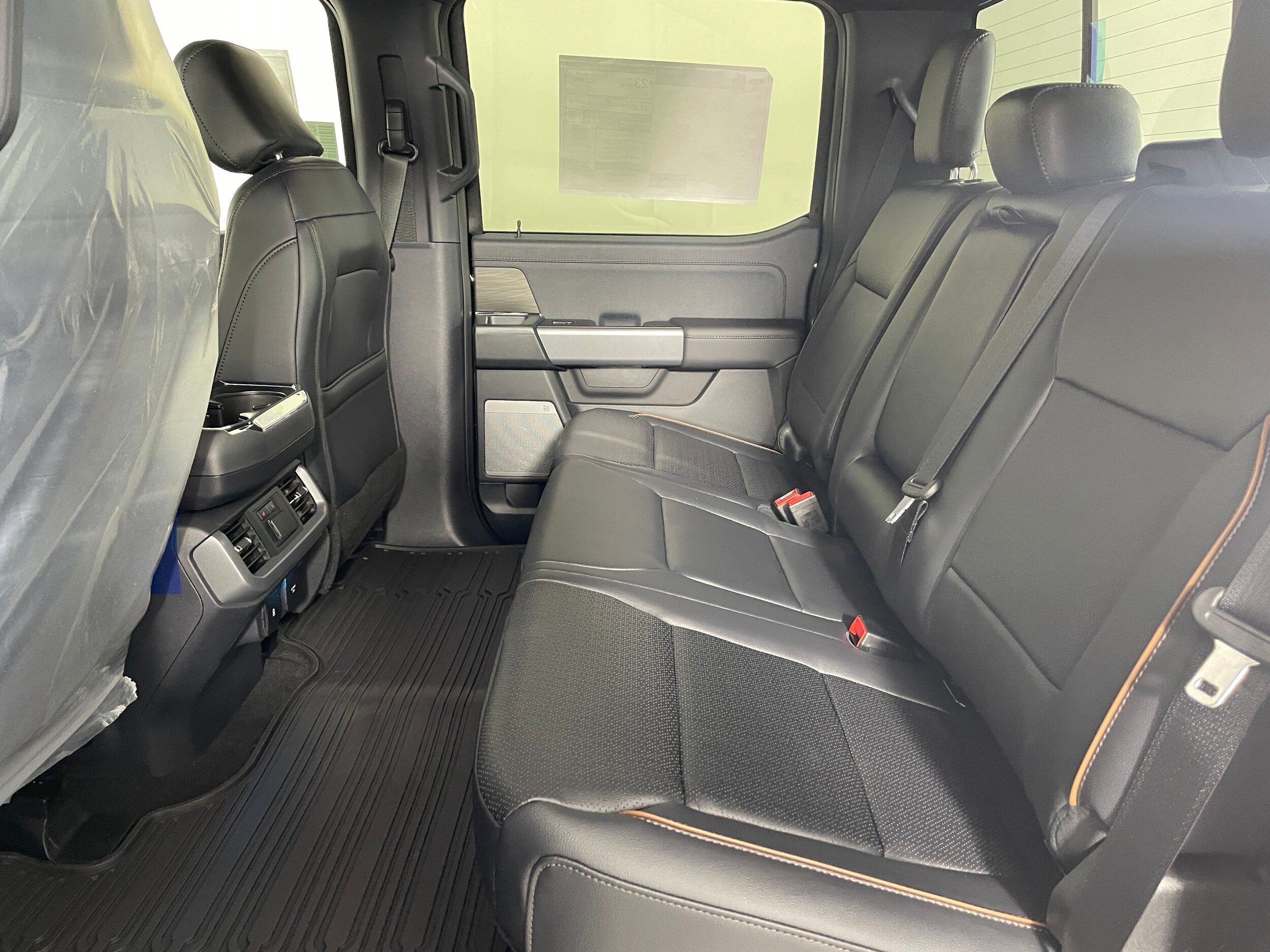 2025 Ford F-150 Lariat photo 3