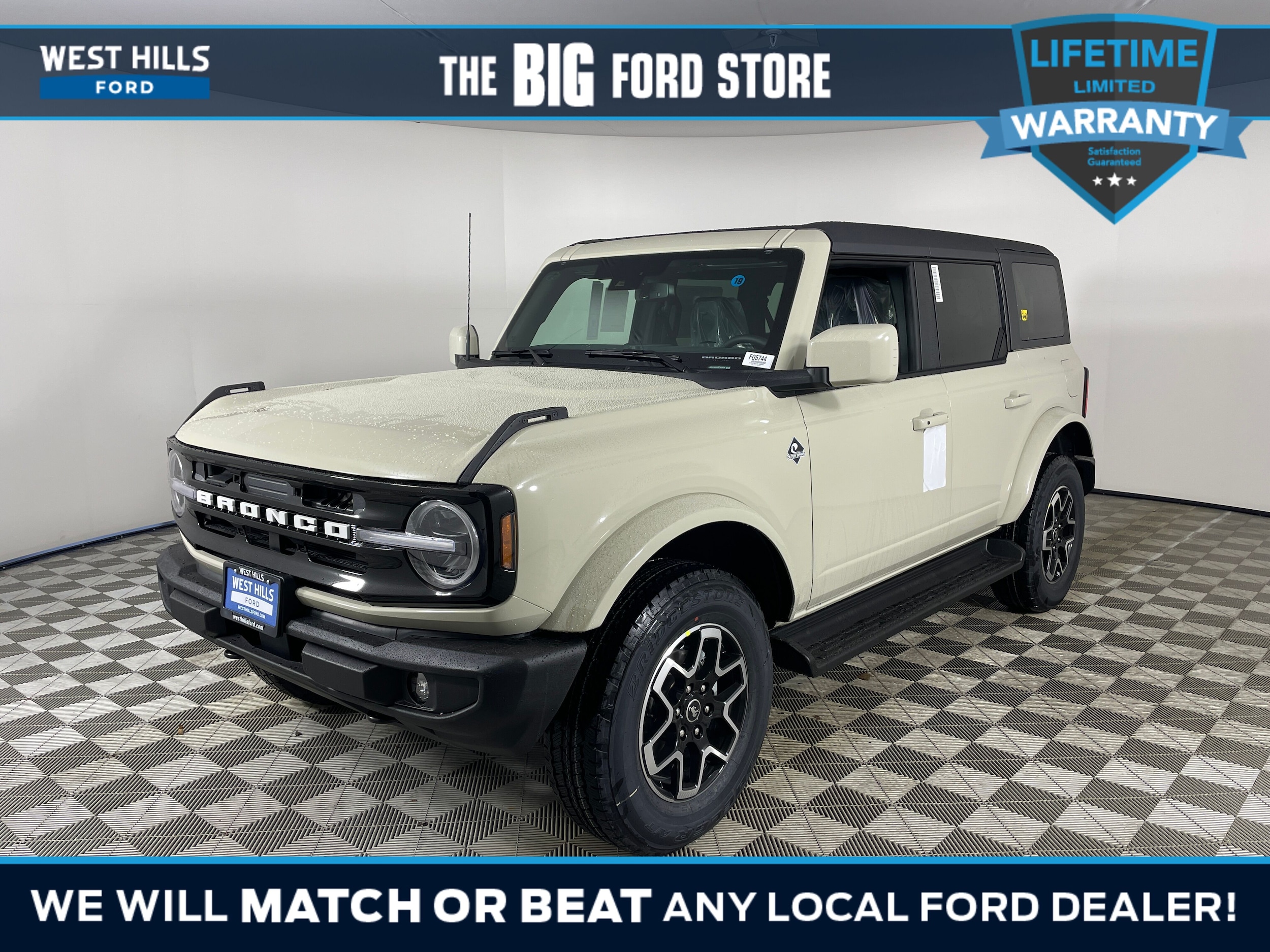 2025 Ford Bronco 4-Door Outer Banks's photo
