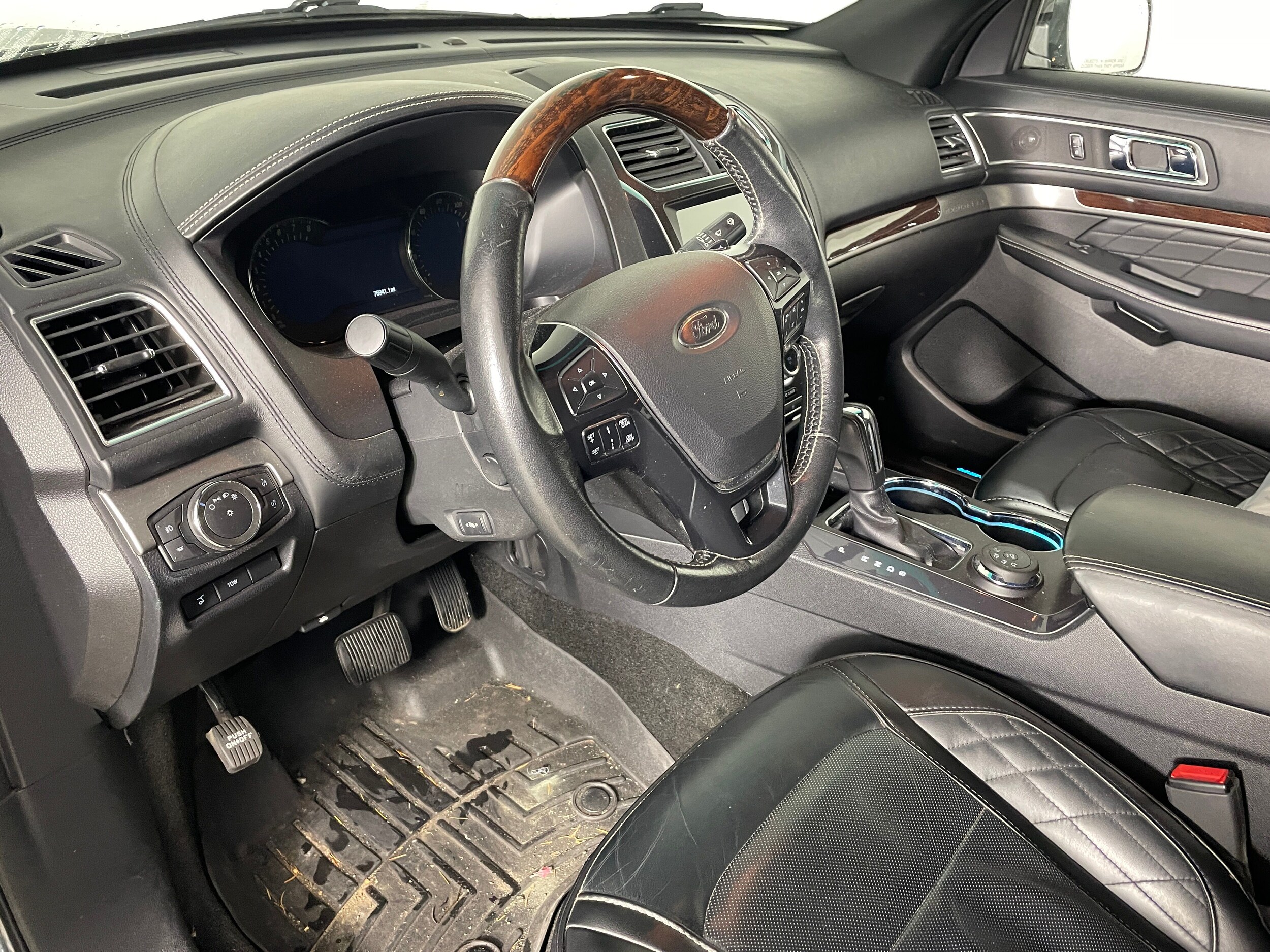 2017 Ford Explorer Platinum photo 3