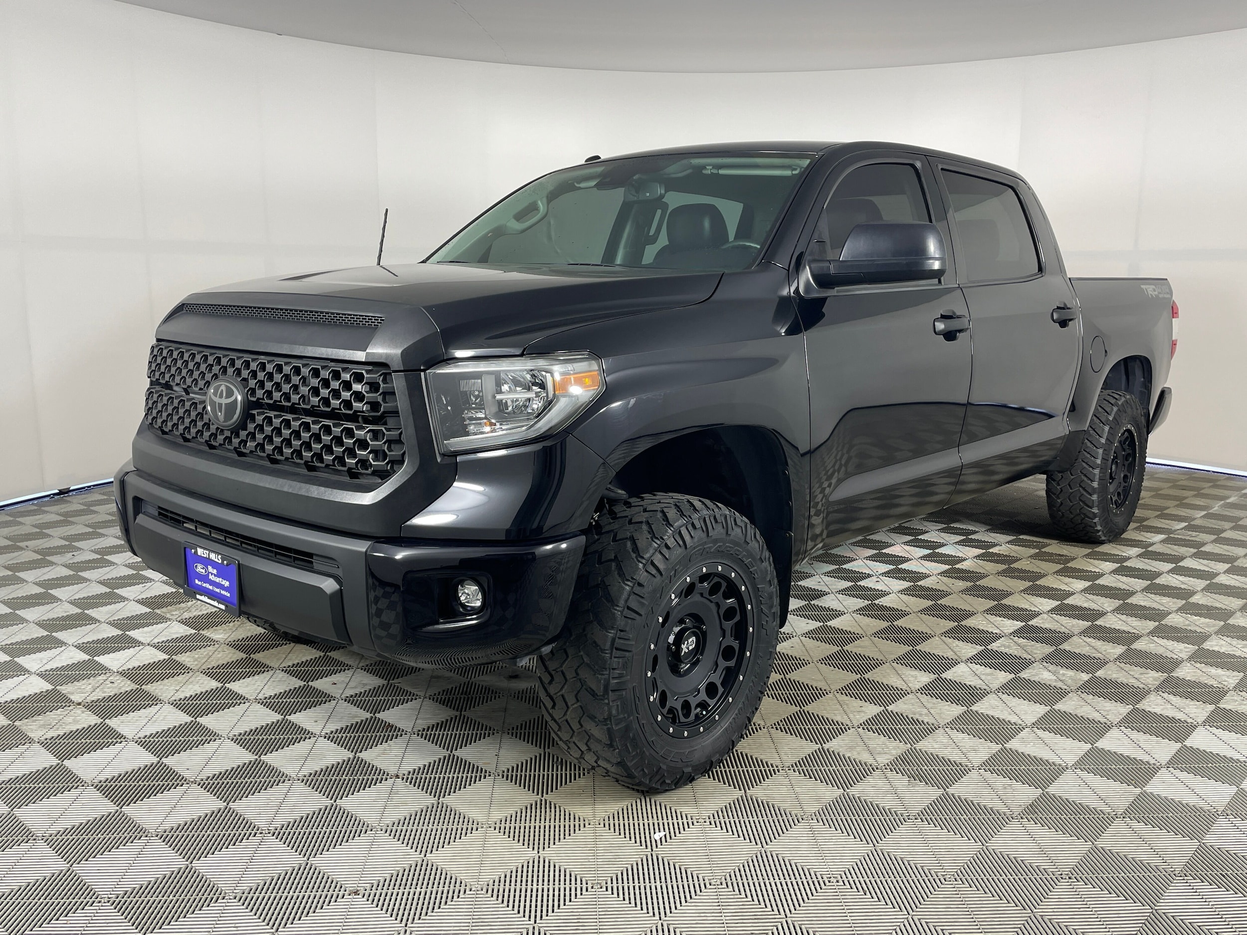 2018 Toyota Tundra SR5 5.7L 4WD Crew Max Short Bed's photo