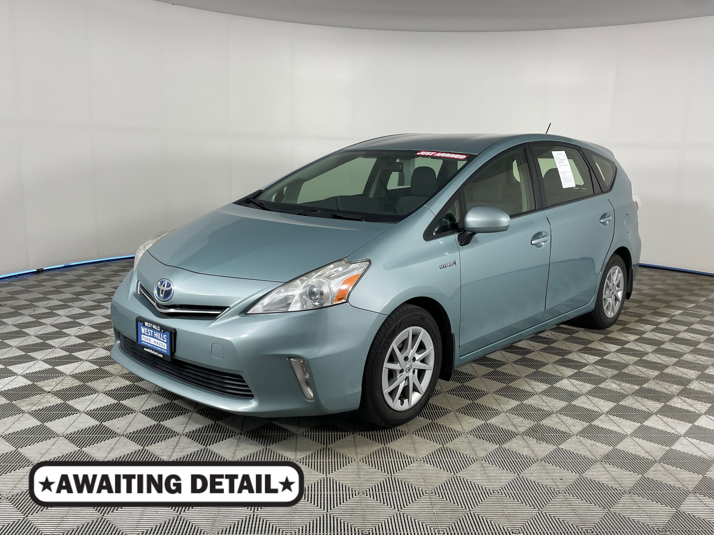 2013 Toyota Prius v Three's photo