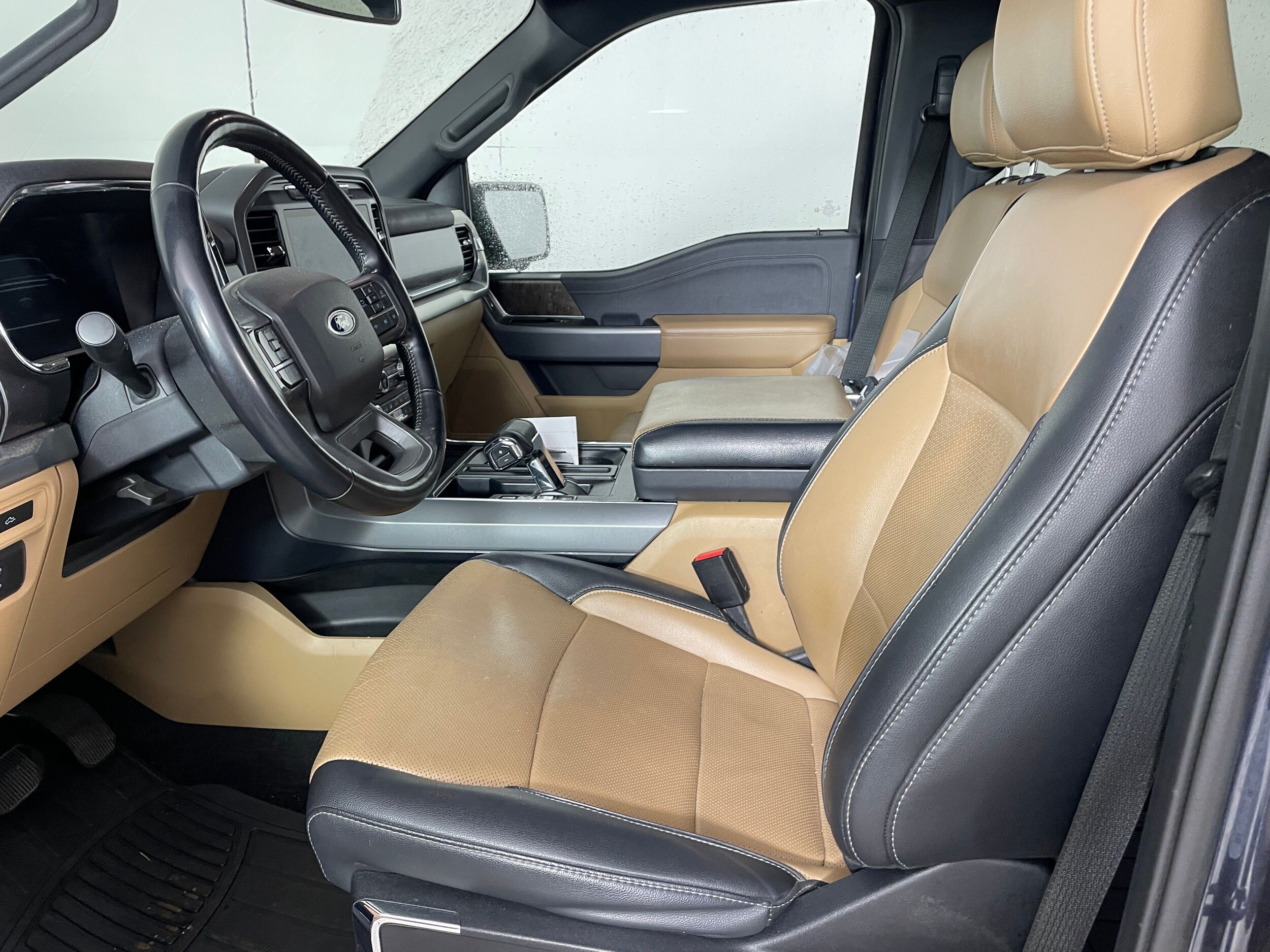 2022 Ford F-150 Lariat photo 2