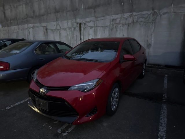 2017 Toyota Corolla LE photo 4
