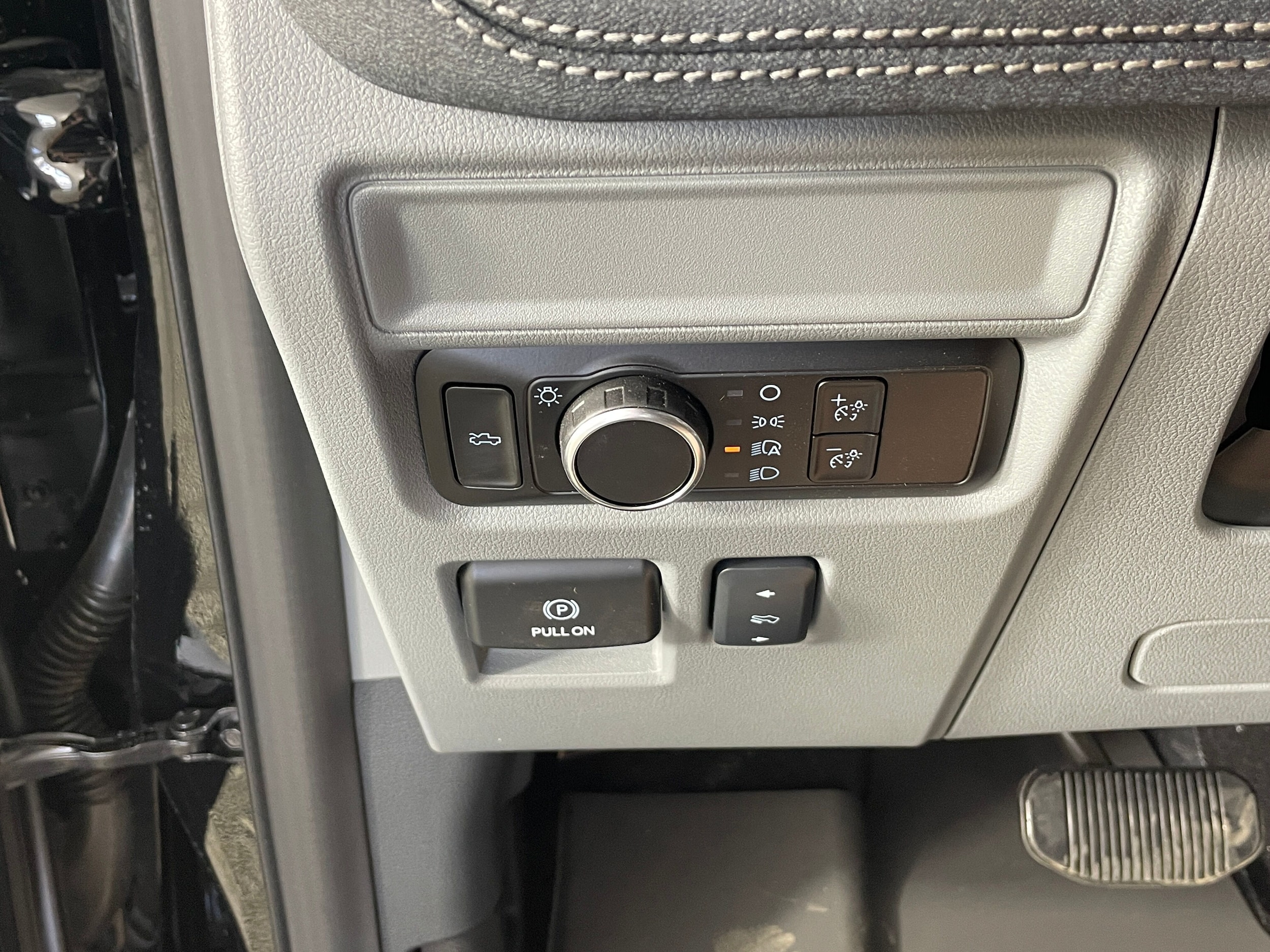 2025 Ford F-150 Lightning Flash - Photo 14