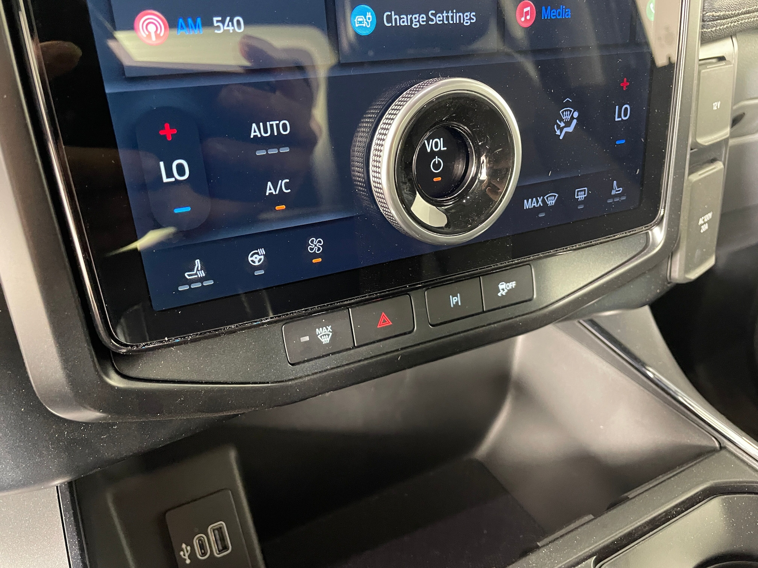 2025 Ford F-150 Lightning Flash - Photo 9