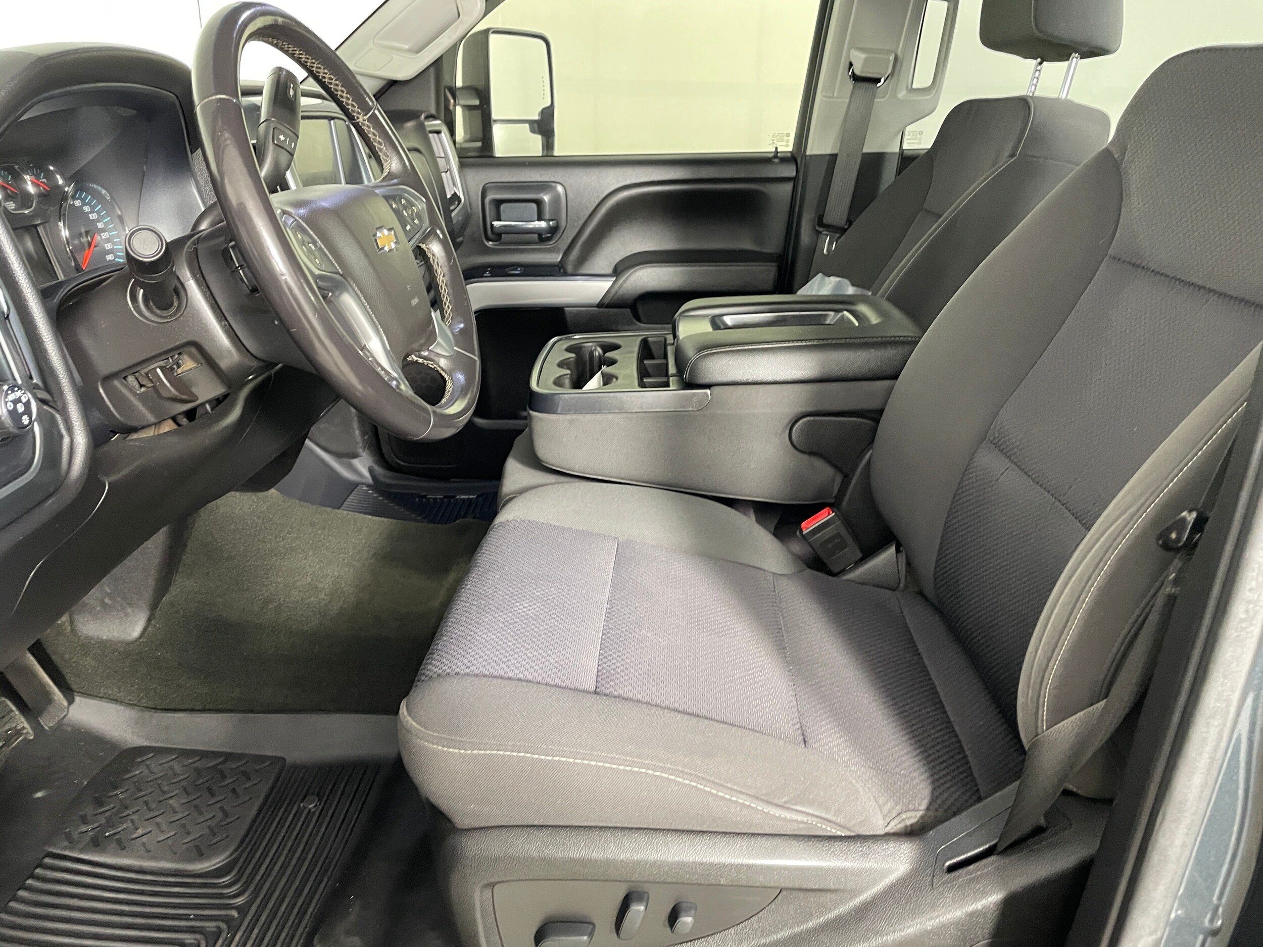 2017 Chevrolet Silverado 2500HD LT photo 2