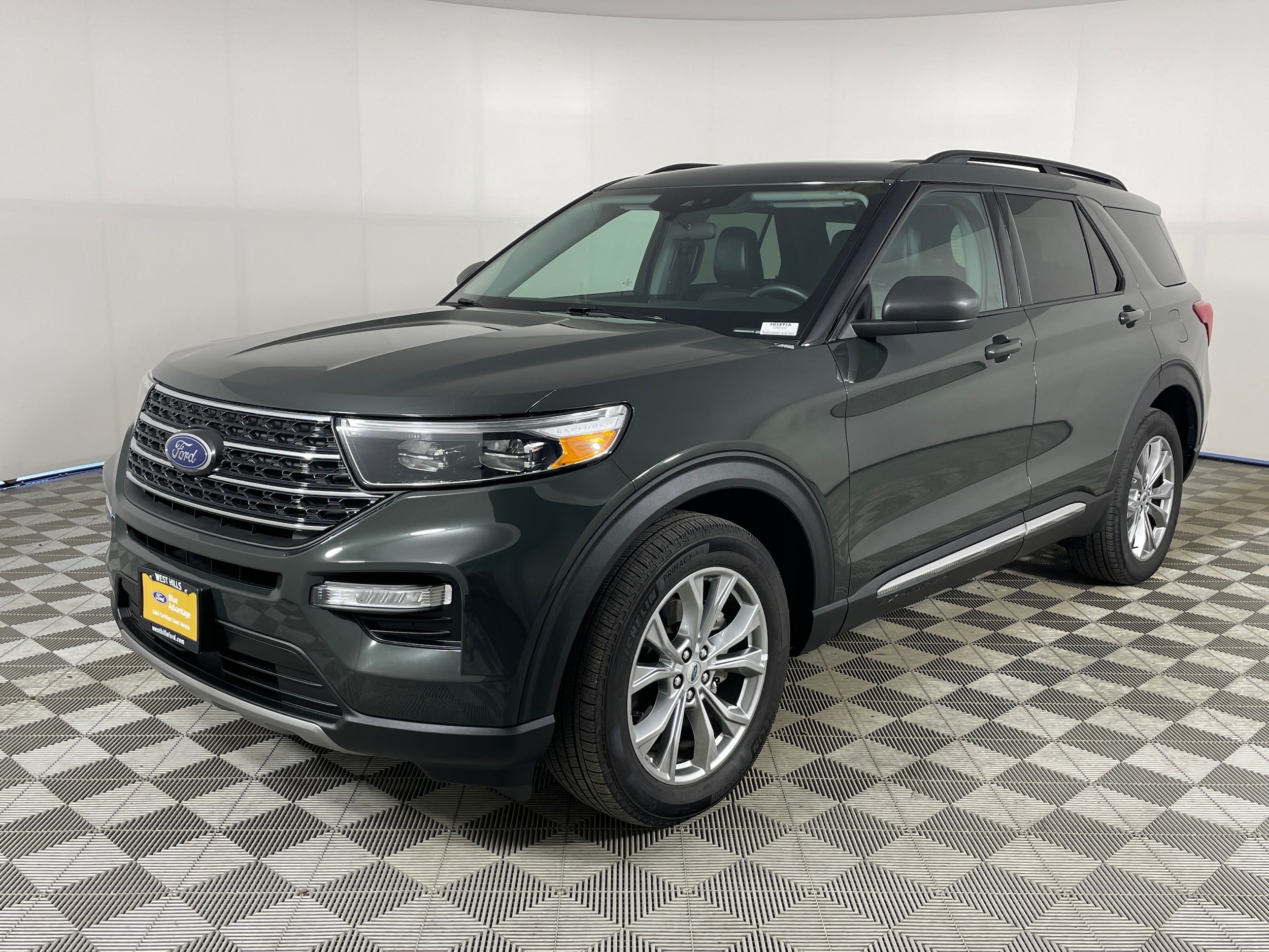 2023 Ford Explorer XLT 4WD's photo