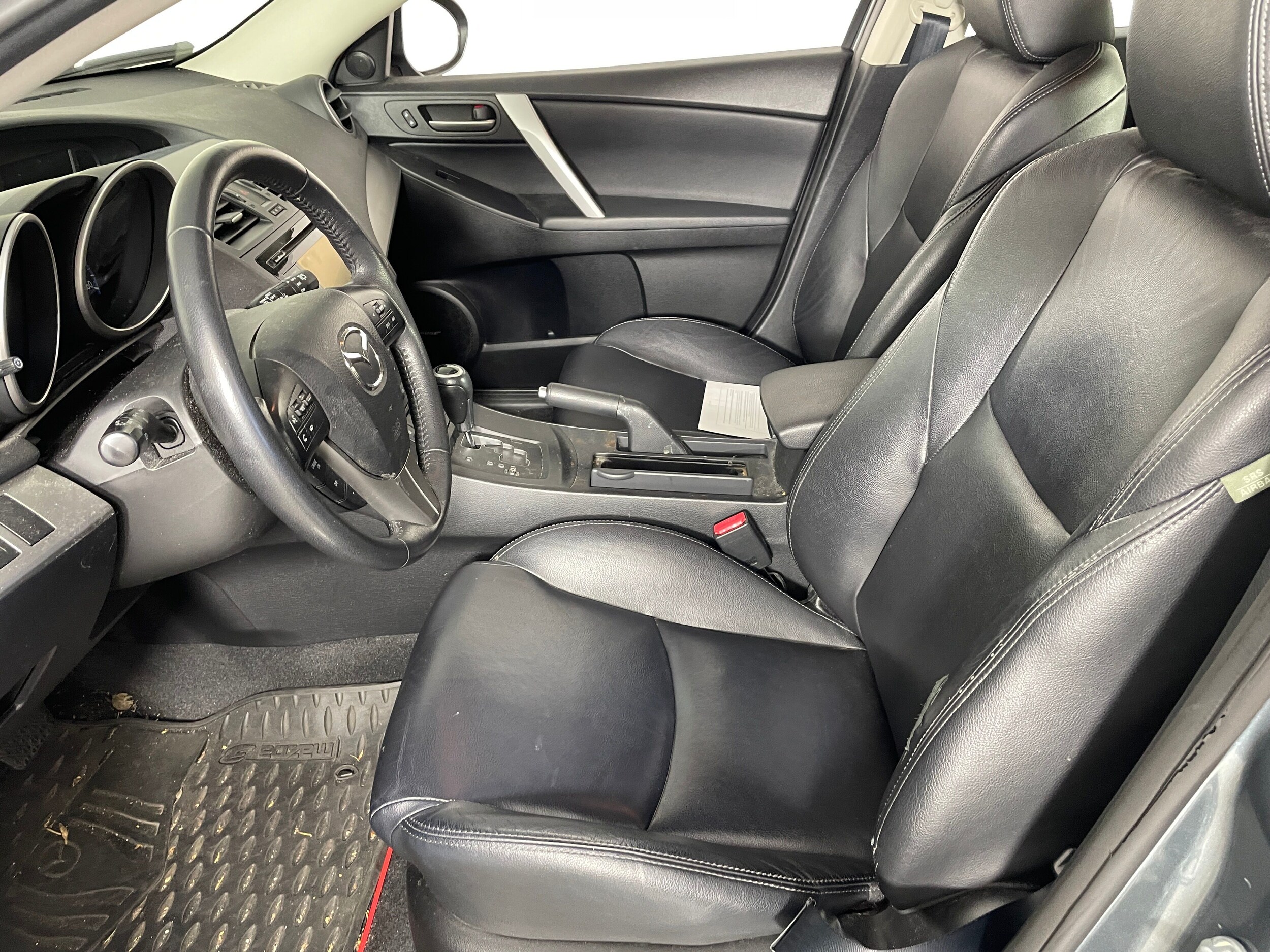 2013 Mazda Mazda3 Grand Touring photo 2