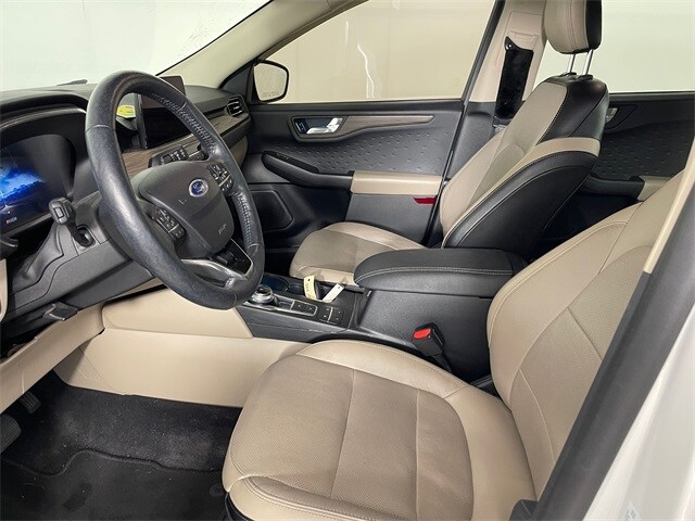 2020 Ford Escape Titanium photo 2