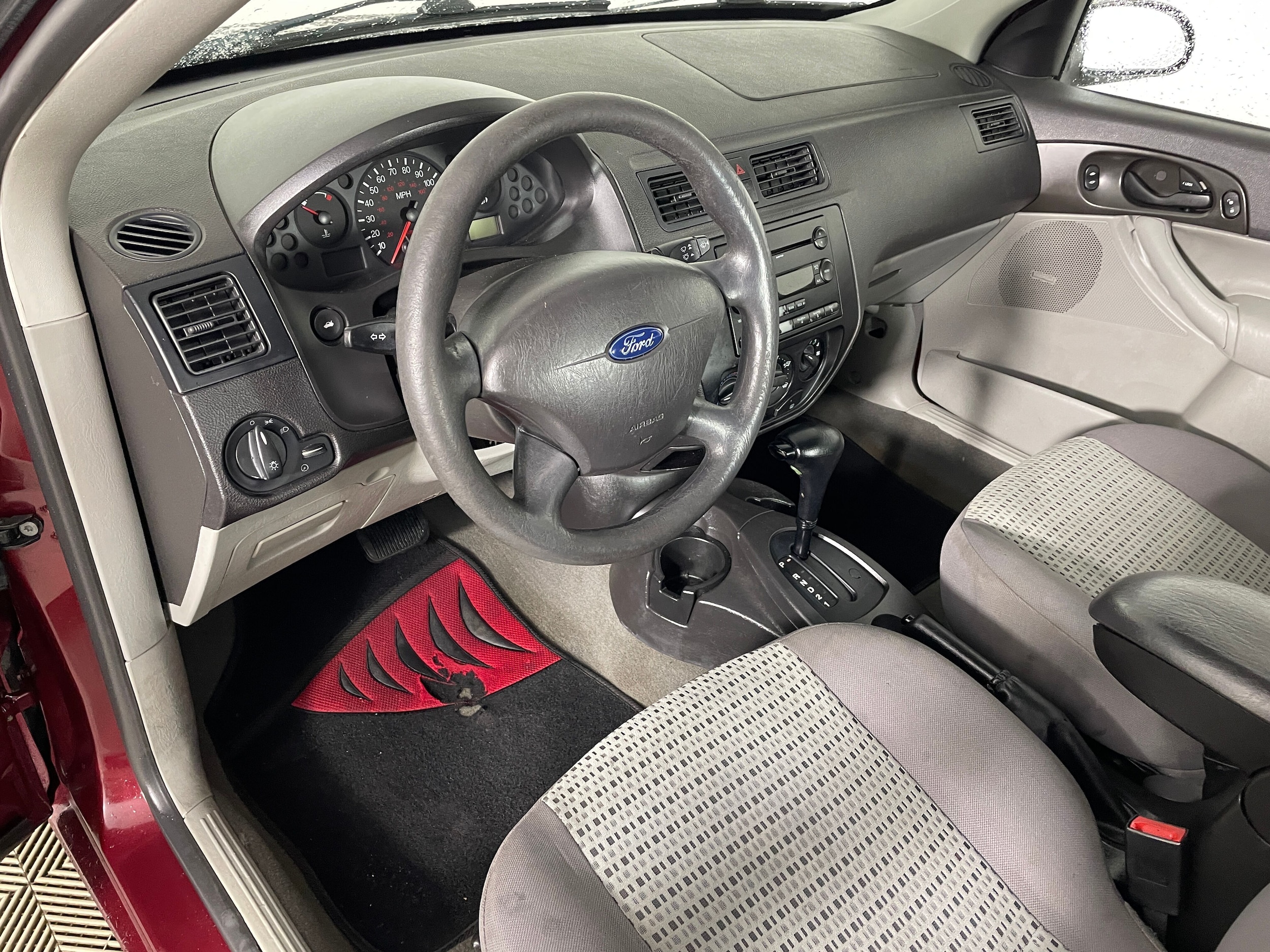 2006 Ford Focus ZX4 photo 3