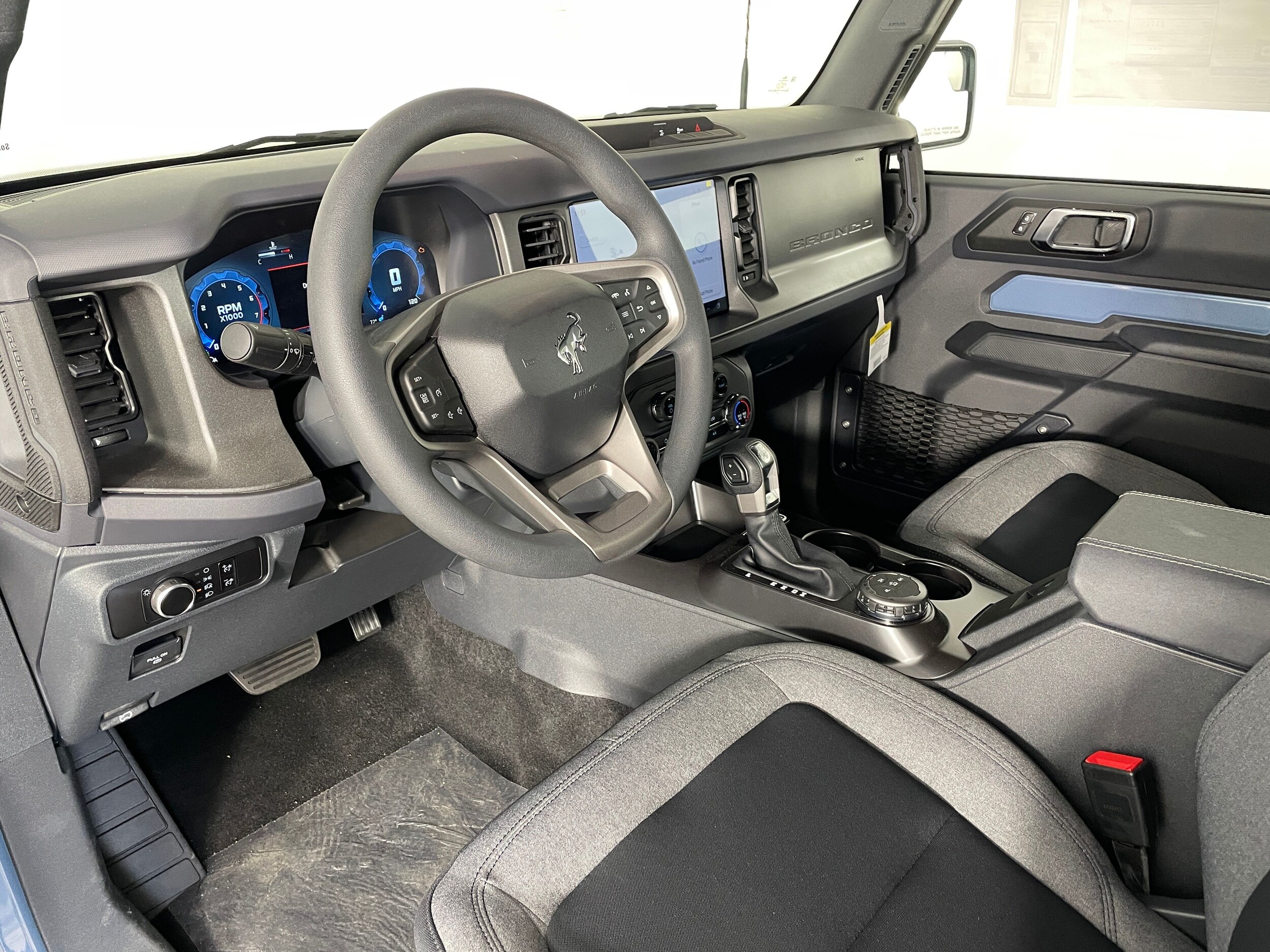 2025 Ford Bronco Base photo 2