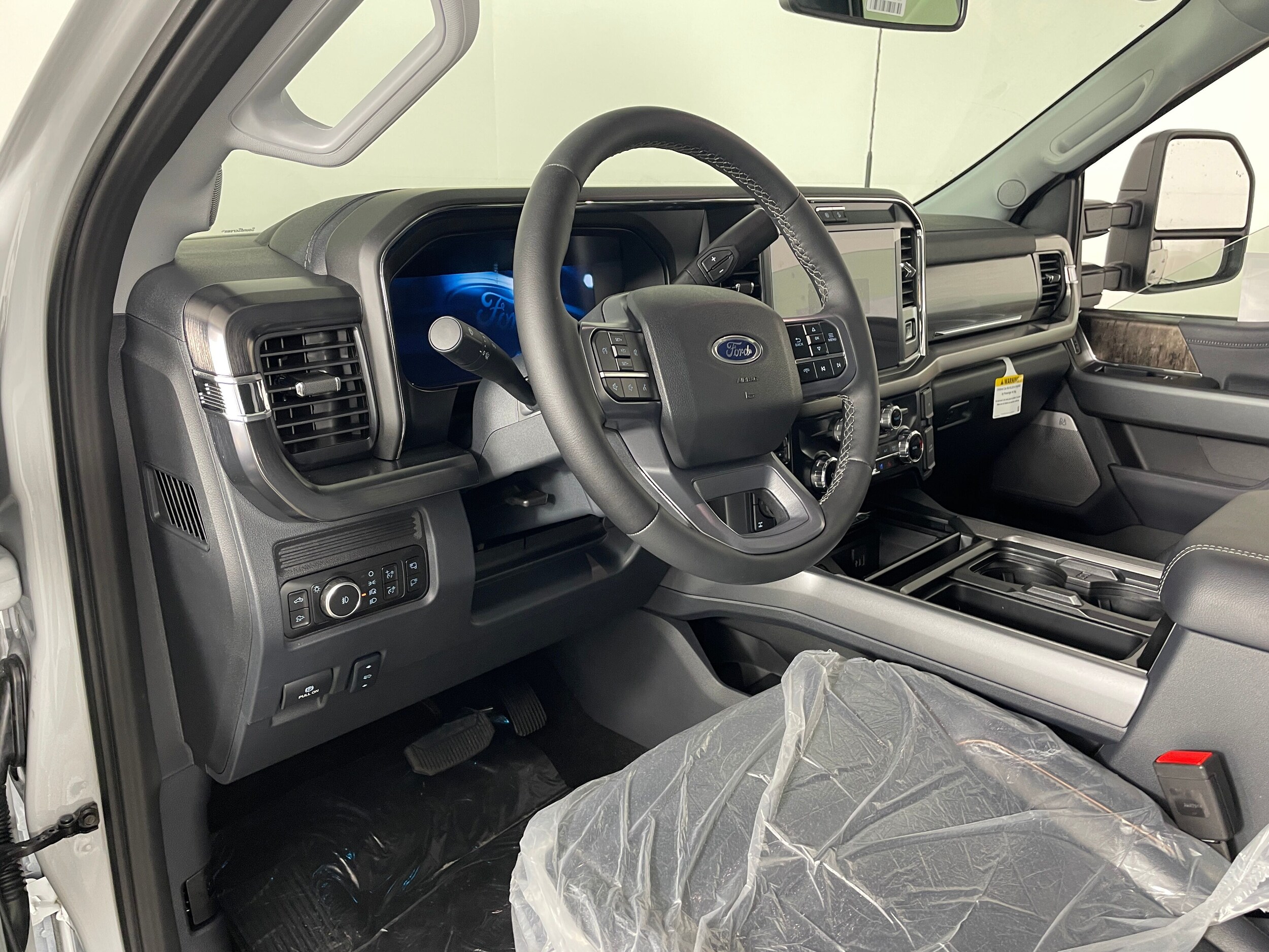 2026 Ford F-250 Lariat photo 2