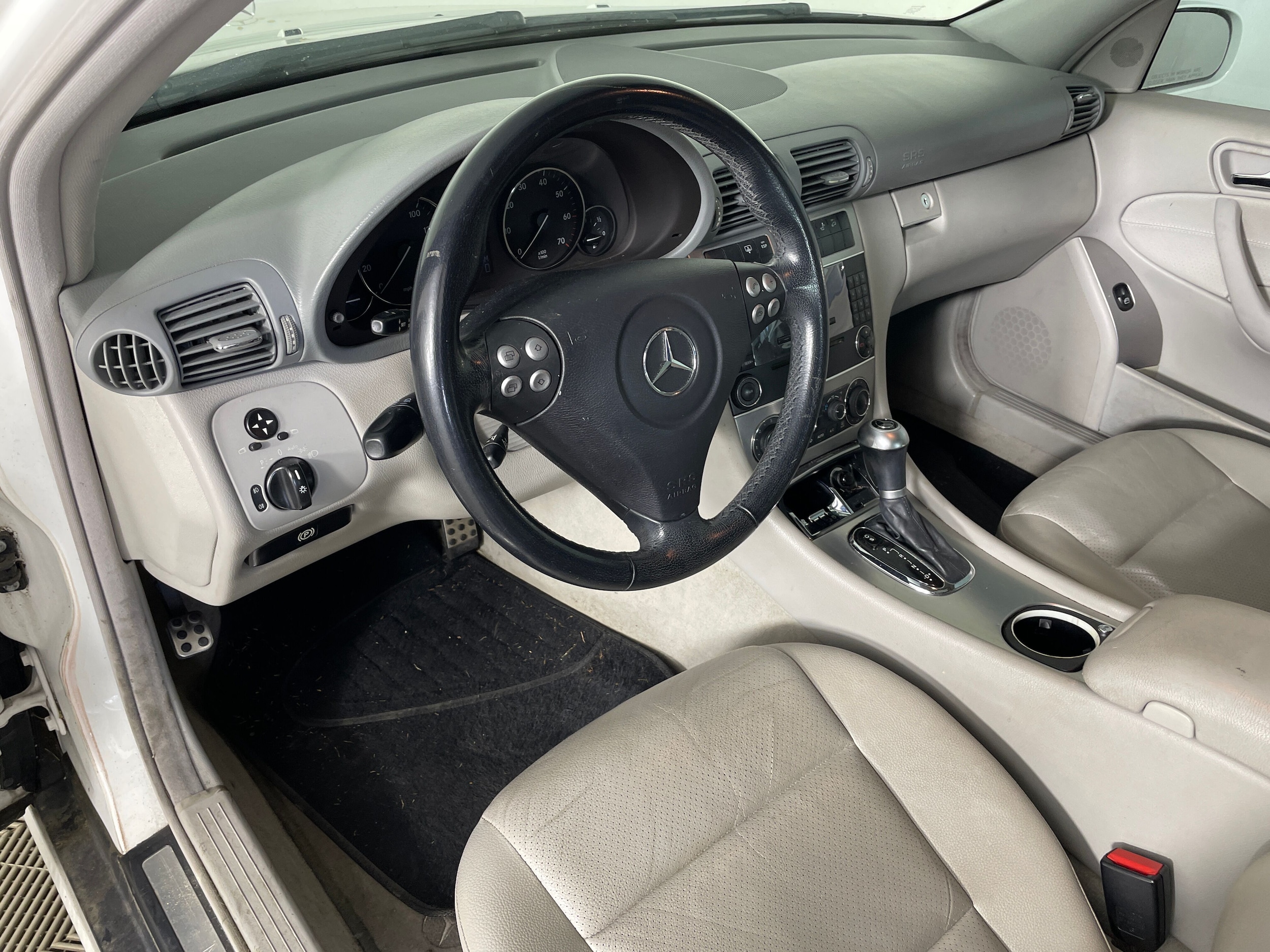 2005 Mercedes-Benz C-Class C 230 photo 3