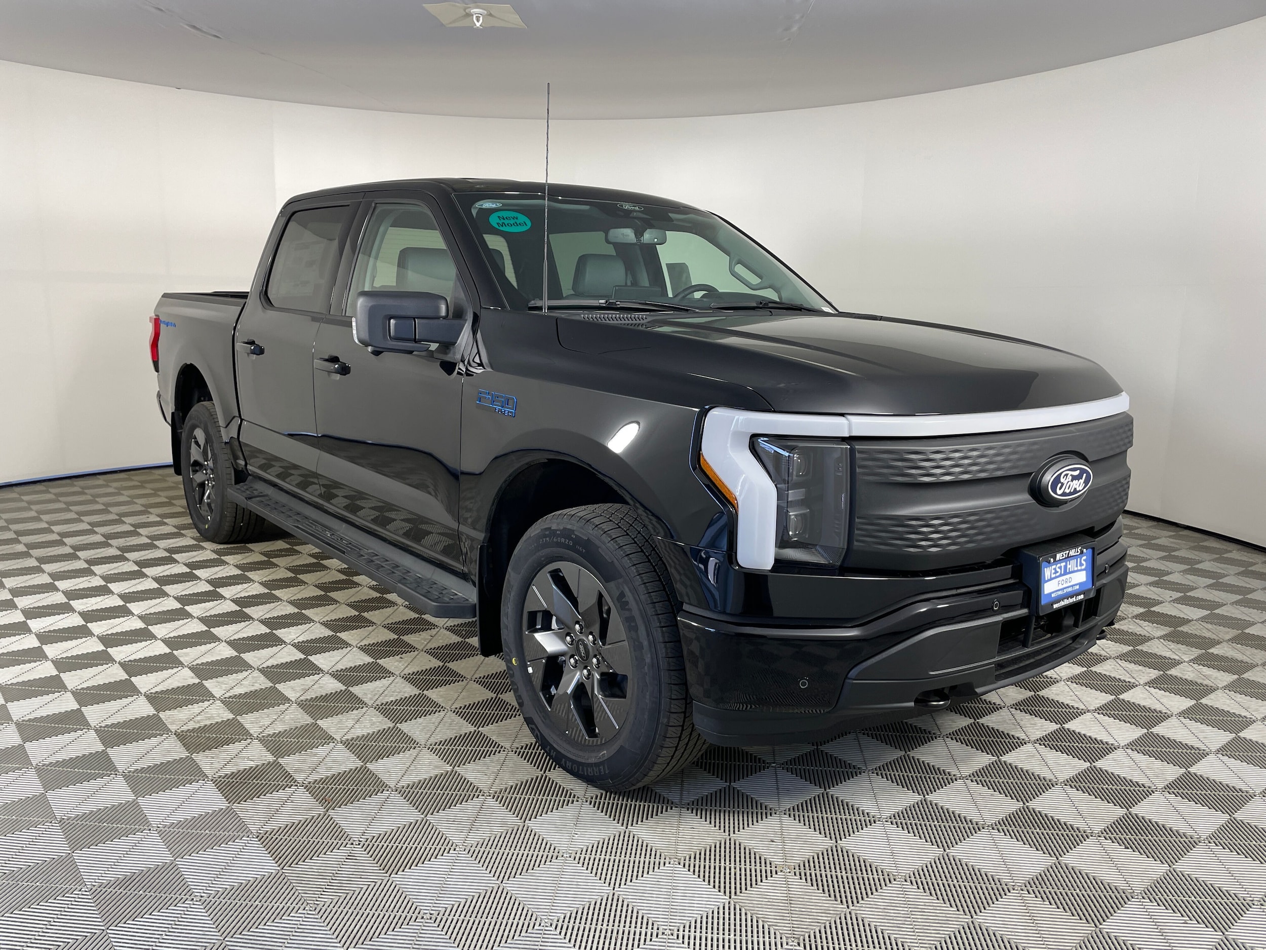 2025 Ford F-150 Lightning Flash - Photo 25