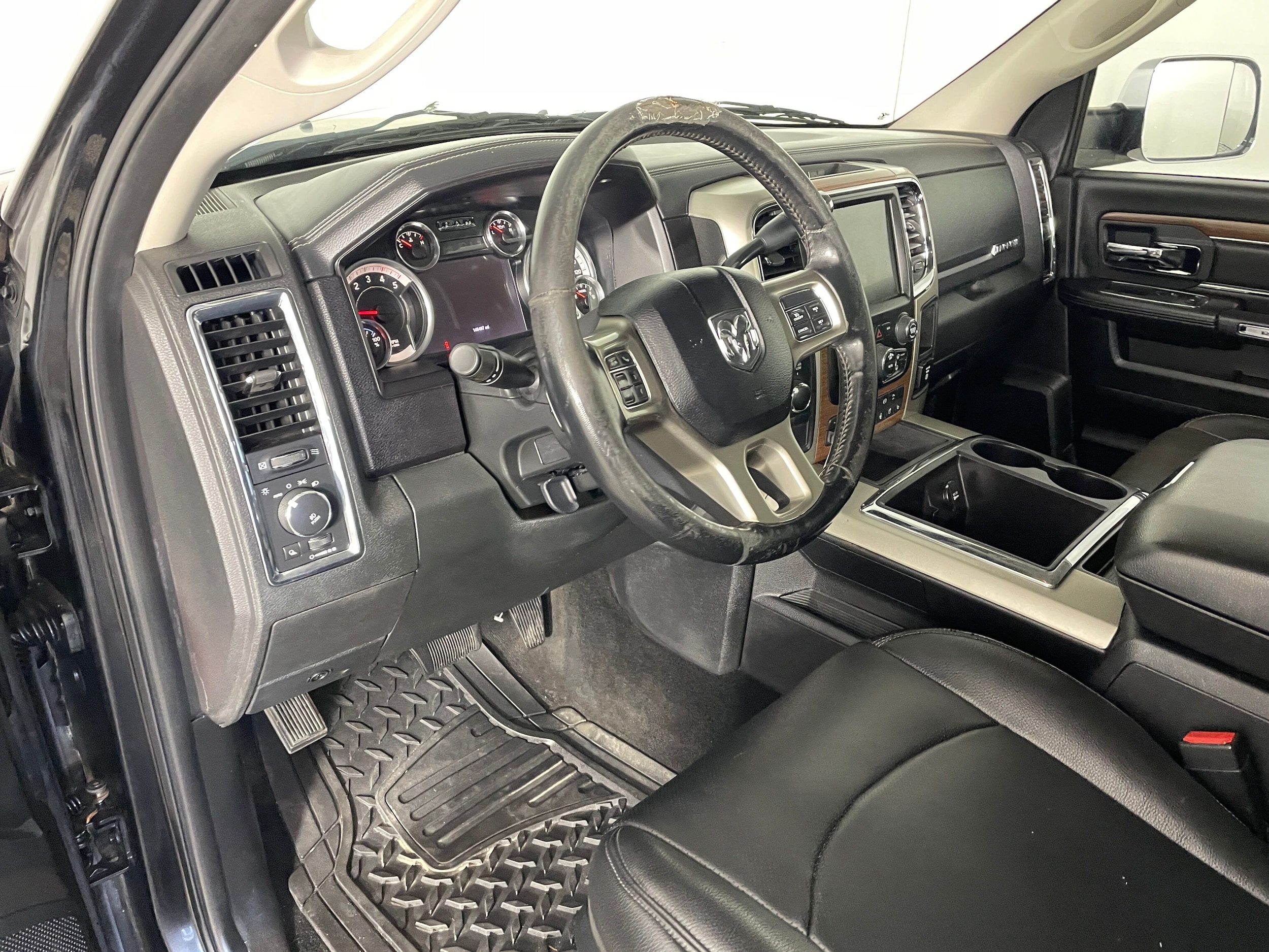 2015 Ram 3500 Laramie photo 2