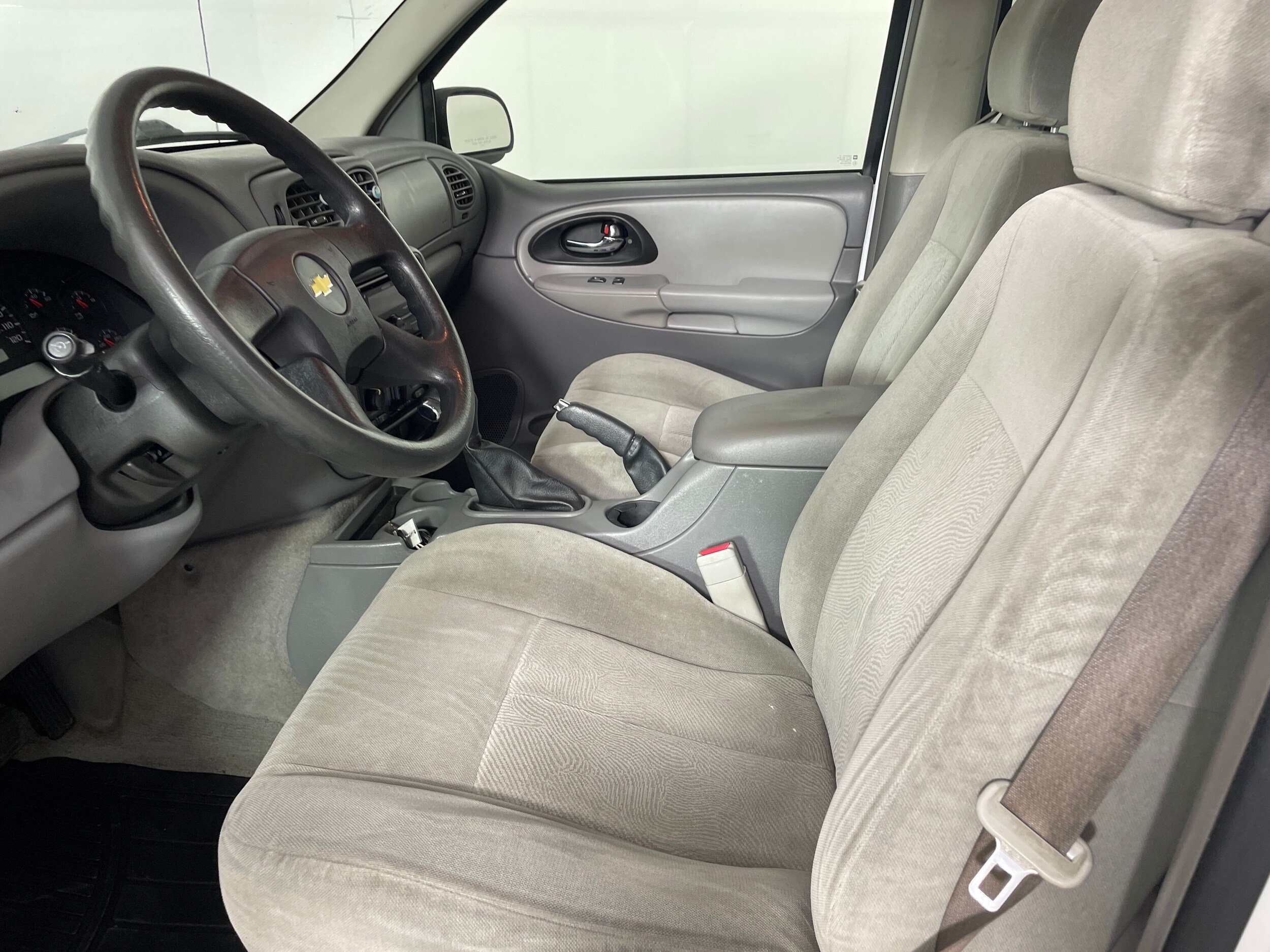 2005 Chevrolet Trailblazer LS photo 2