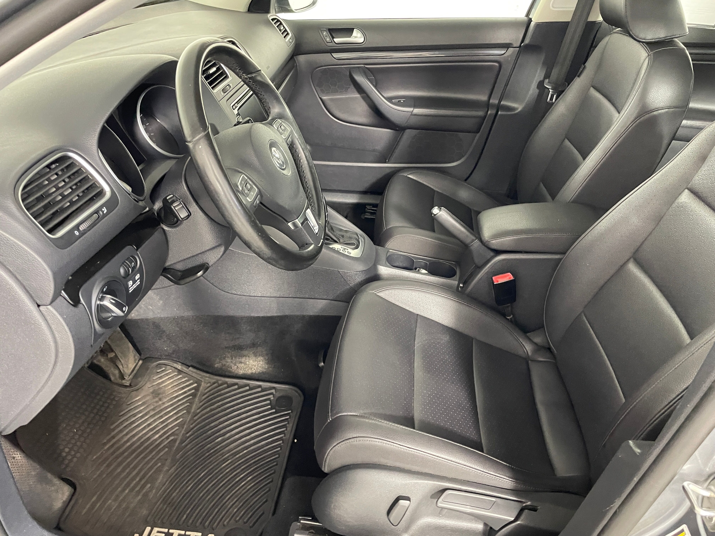 Used 2011 Volkswagen Jetta SportWagen TDI with VIN 3VWPL7AJ4BM700039 for sale in Bremerton, WA