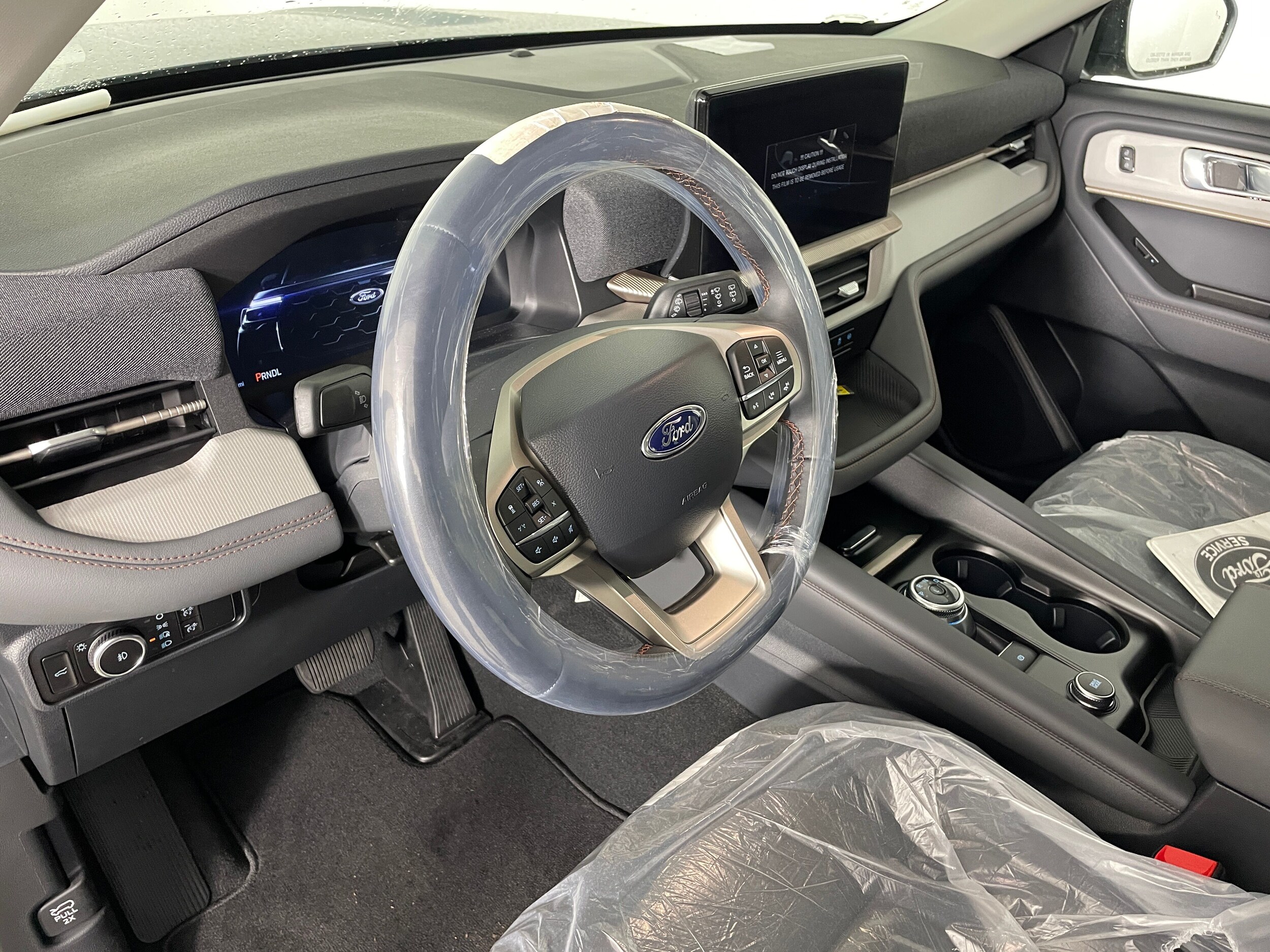 2025 Ford Explorer photo 2