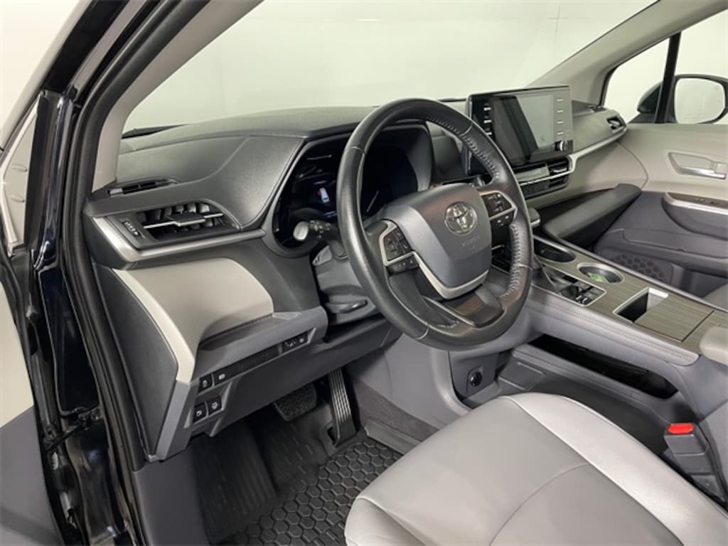 Used 2022 Toyota Sienna XLE Van Passenger Van