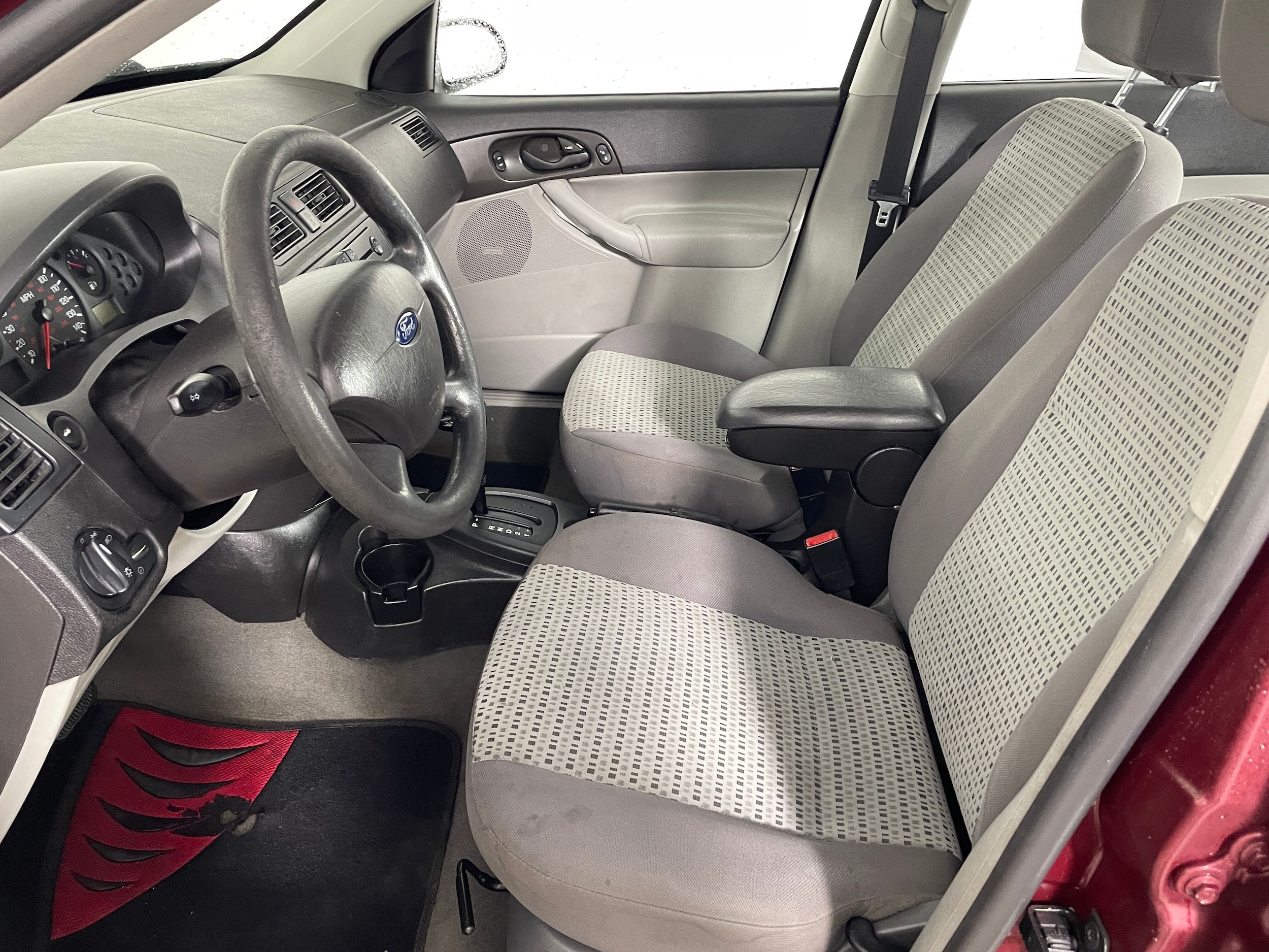 2006 Ford Focus ZX4 photo 2