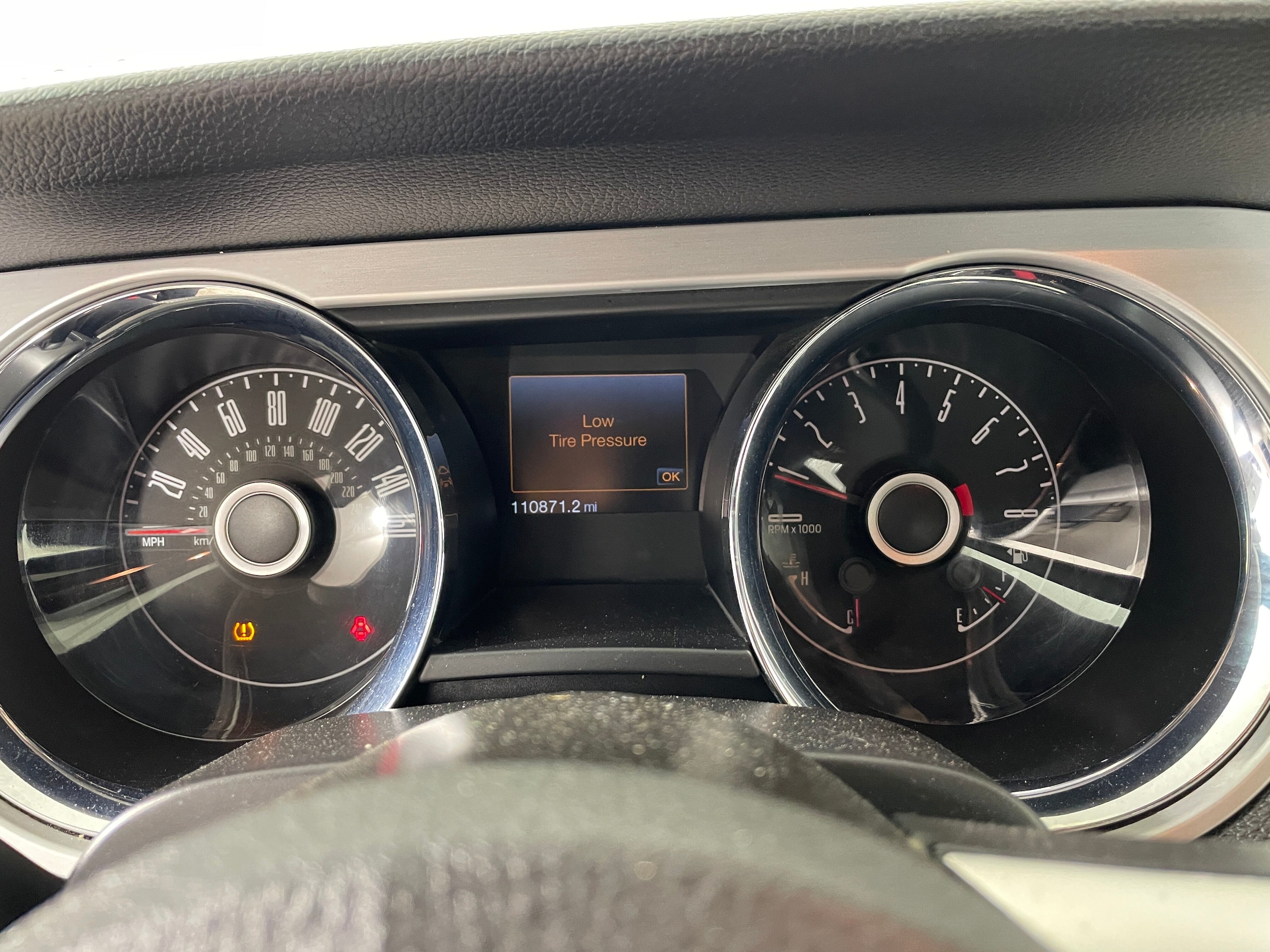 2014 Ford Mustang V6 Premium photo 5