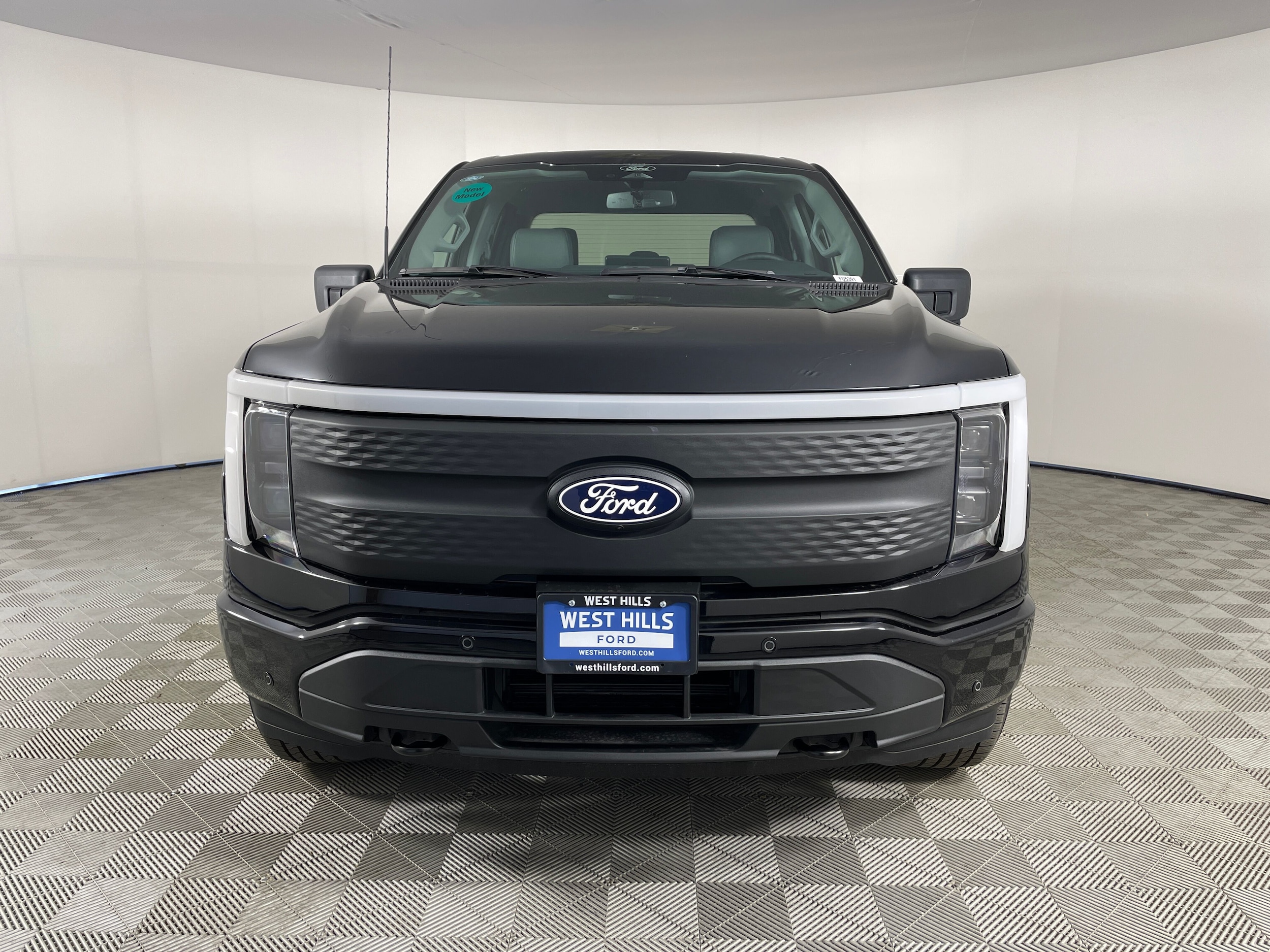 2025 Ford F-150 Lightning Flash - Photo 26