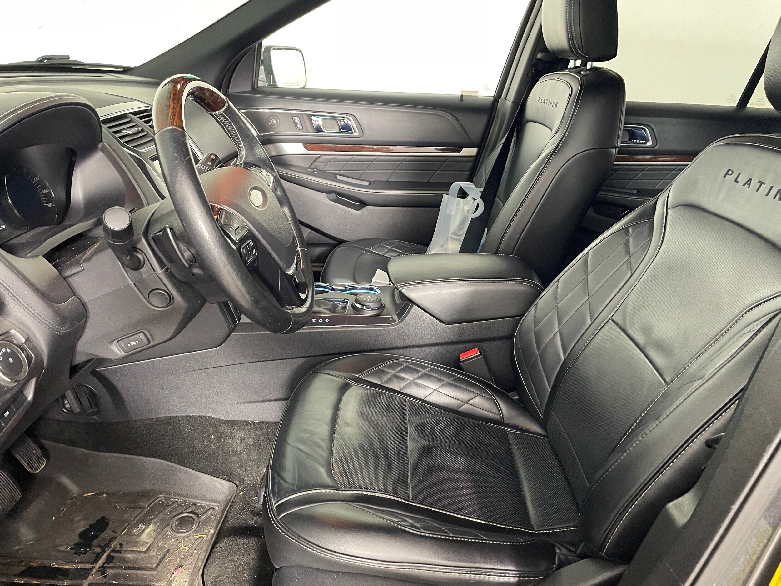 2017 Ford Explorer Platinum photo 2