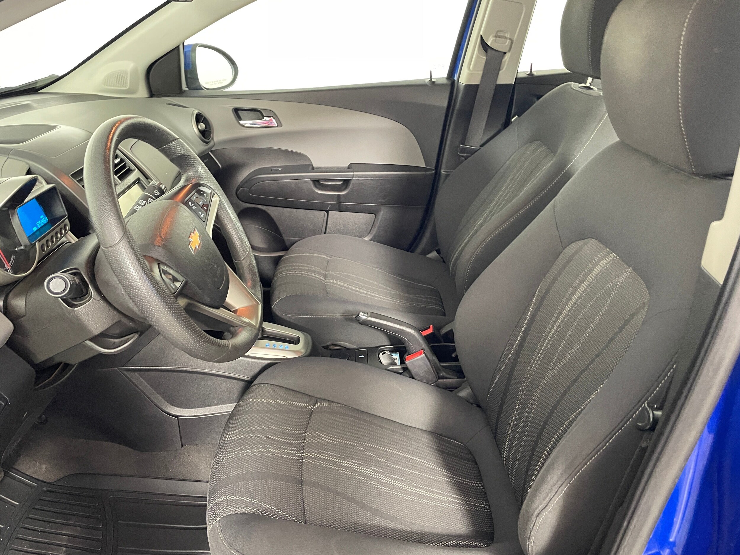 2016 Chevrolet Sonic LT photo 2