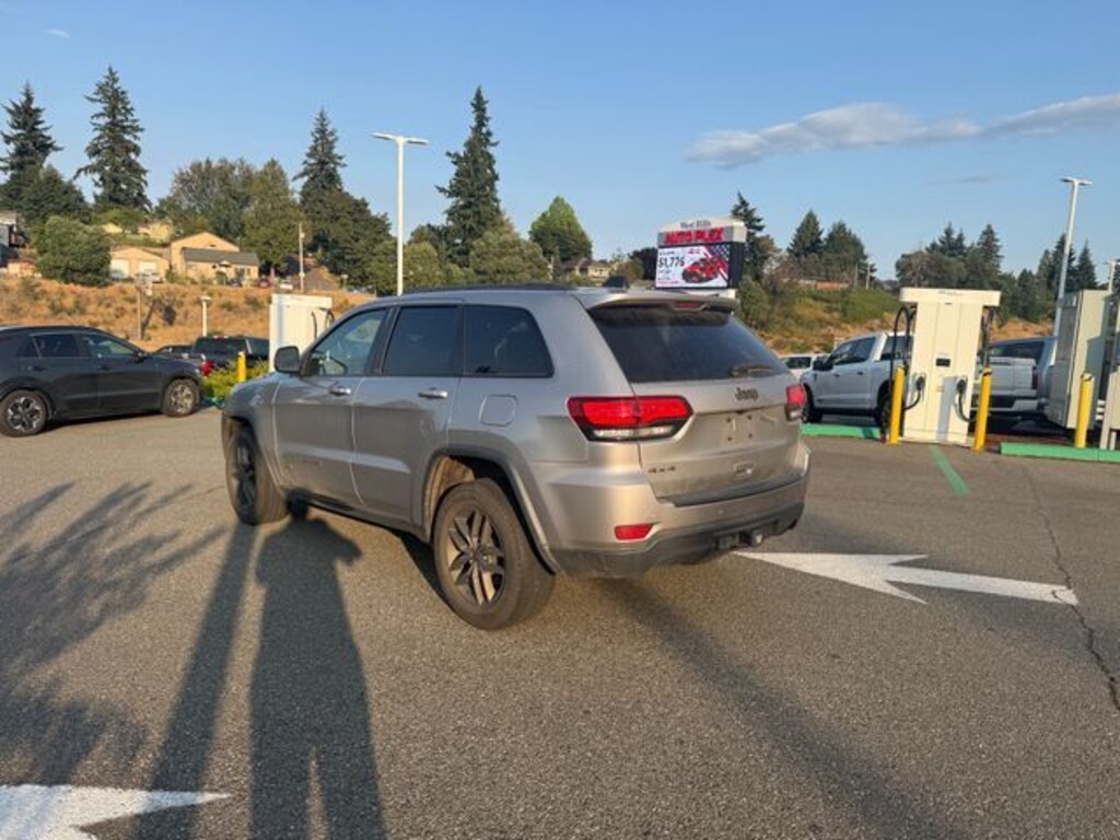 Used 2016 Jeep Grand Cherokee Laredo SUV