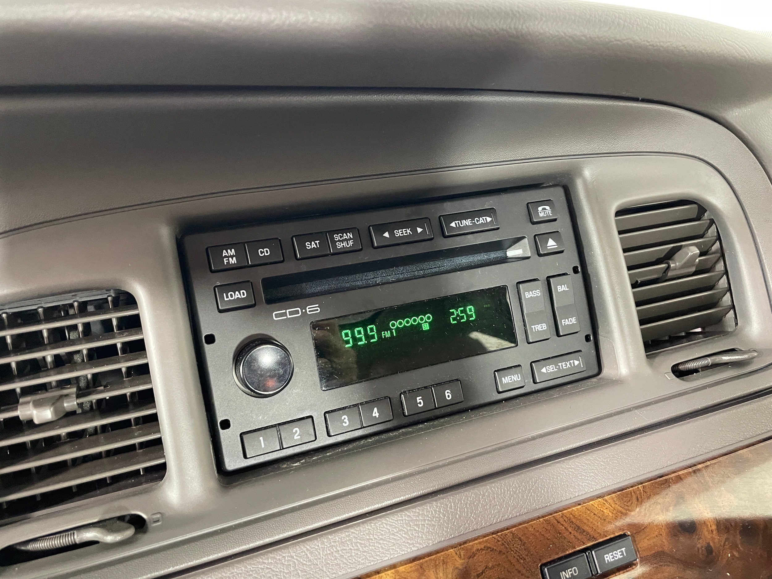 2008 Mercury Grand Marquis LS photo 6