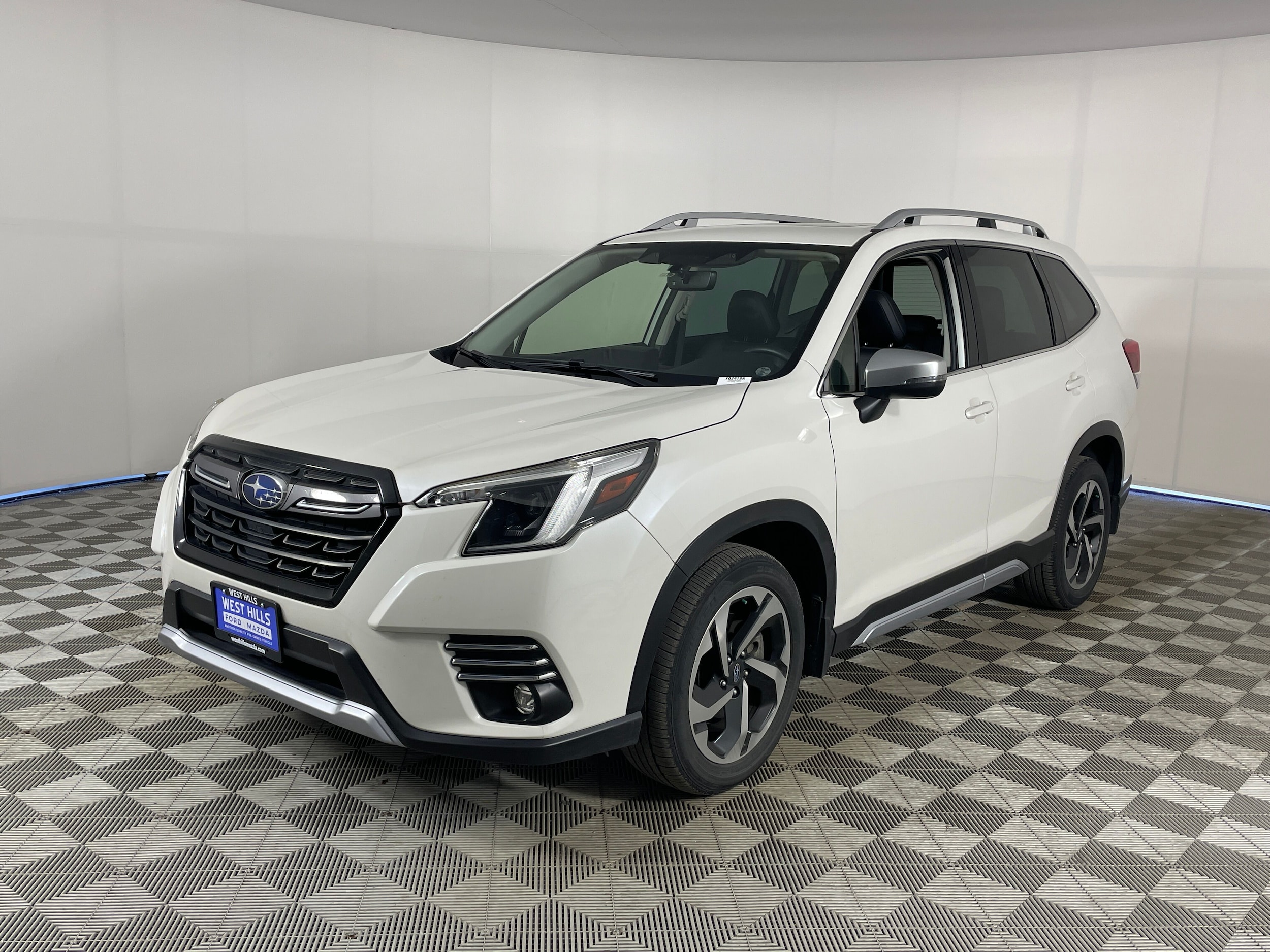 2022 Subaru Forester Touring's photo