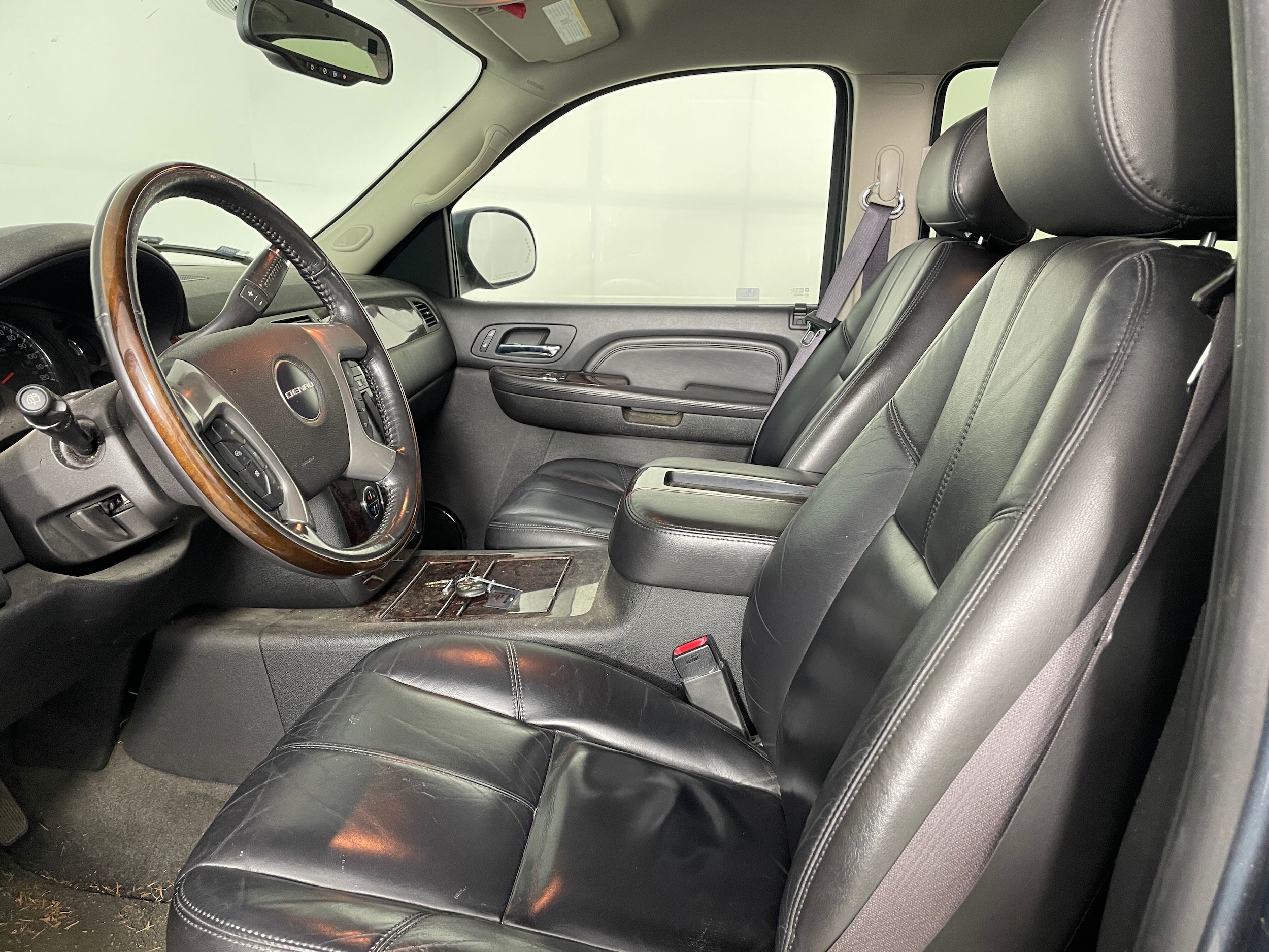 Used 2008 GMC Yukon XL Denali with VIN 1GKFK63848J175645 for sale in Bremerton, WA